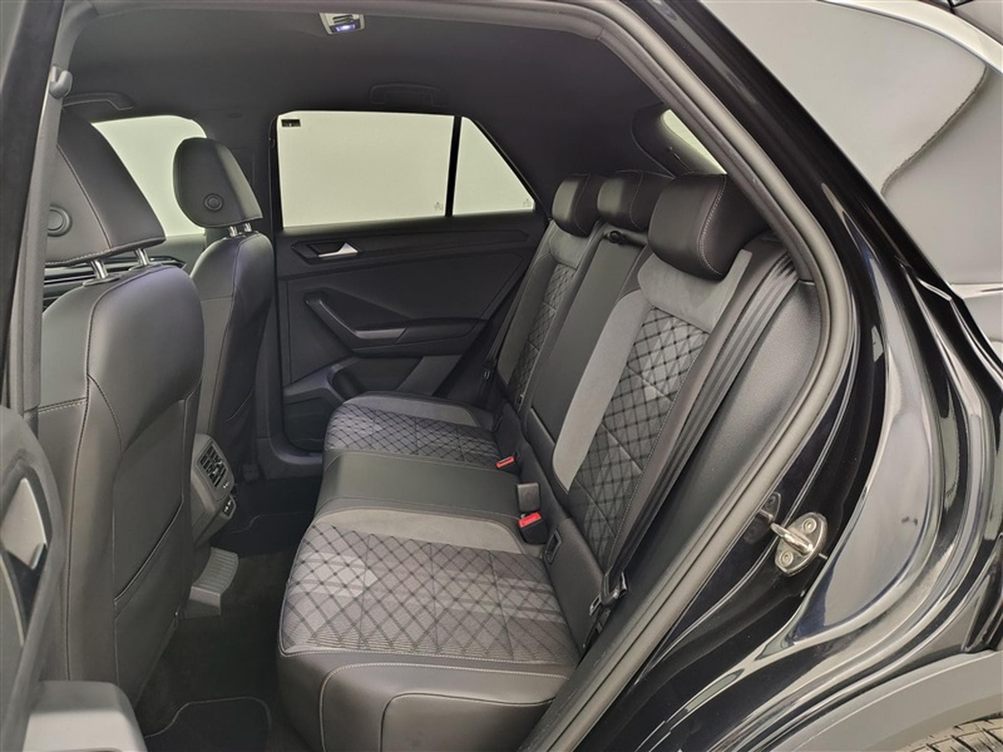 VW T-Roc 1.5 TSI 150cv DSG R-Line CARPLAY / FULL LED / KEYLESS / CAM (2022) - Foto 13