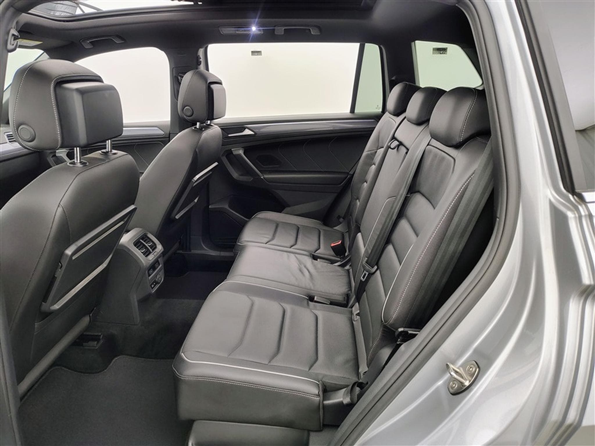 VW Tiguan 1.5 TSI IQ-Drive DSG ° R-LINE EXT ° NAV ° CAM ° JA 19" (2020) - Foto 13