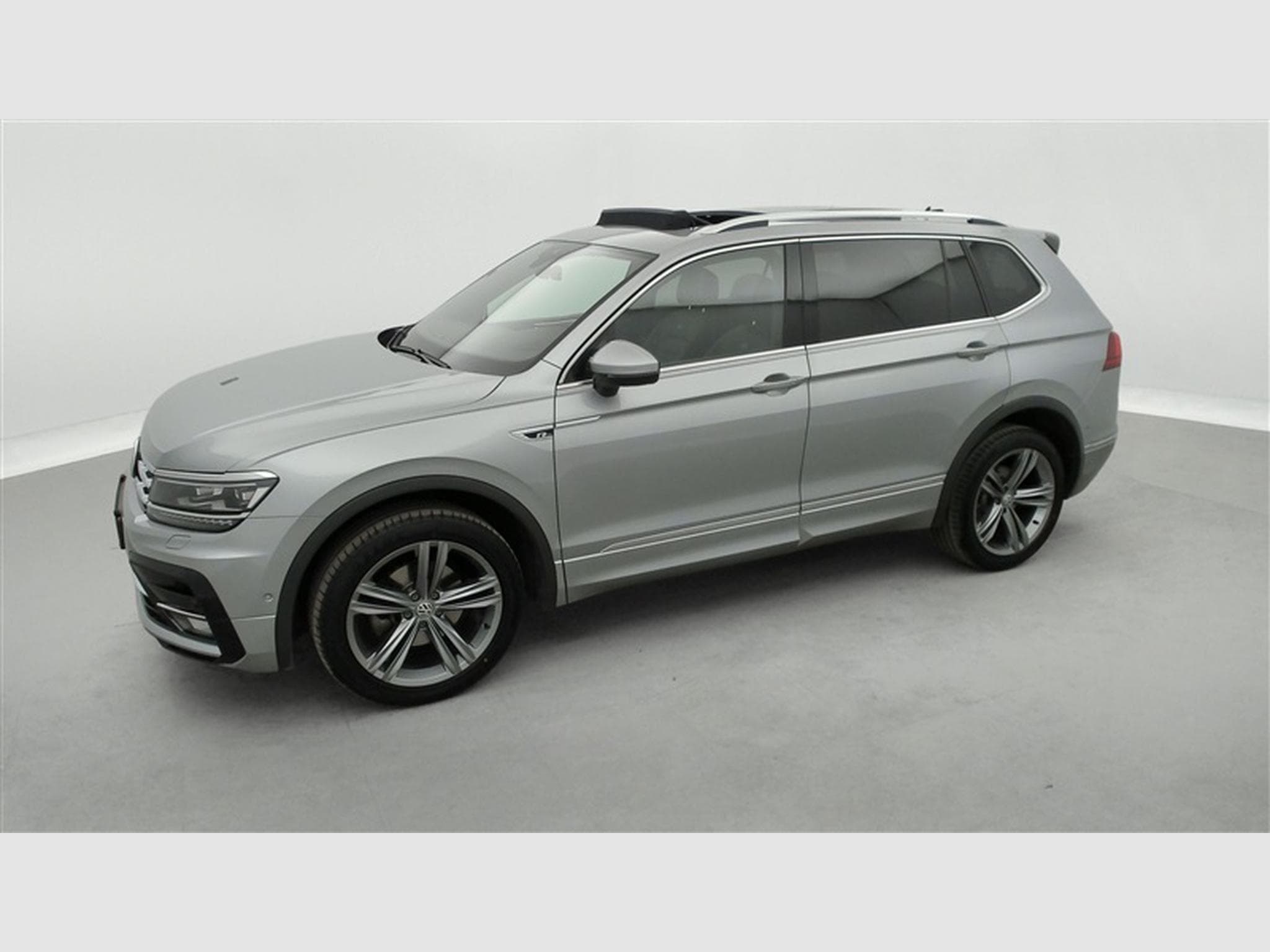 VW Tiguan 1.5 TSI IQ-Drive DSG ° R-LINE EXT ° NAV ° CAM ° JA 19" (2020) - Foto 24