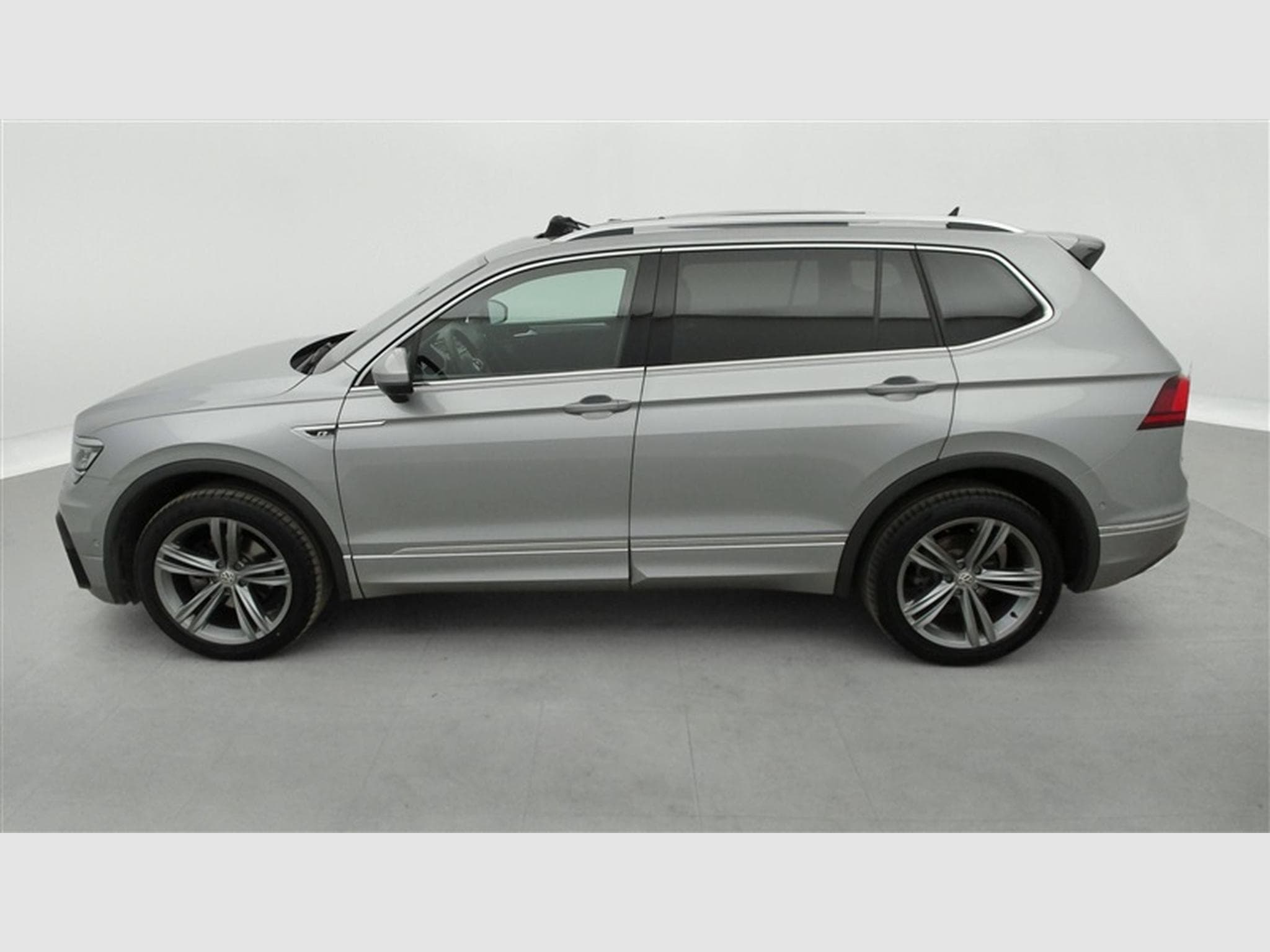 VW Tiguan 1.5 TSI IQ-Drive DSG ° R-LINE EXT ° NAV ° CAM ° JA 19" (2020) - Foto 3