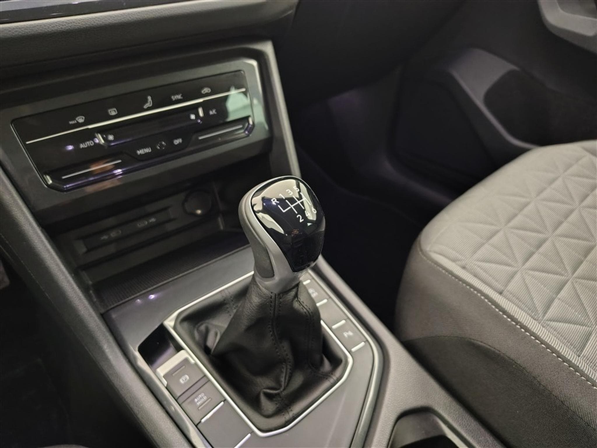 VW Tiguan 1.5 TSI Life NAVI/FULL LED/JA17/PDC (2022) - Foto 12