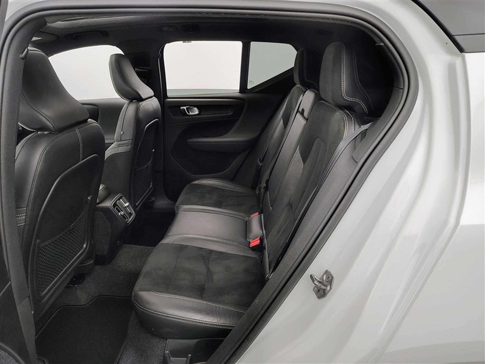 Volvo XC40 1.5 T3 R-Design NAVI / FULL LED / TOIT PANO /PDC AR / JA 18" (2019) - Foto 13