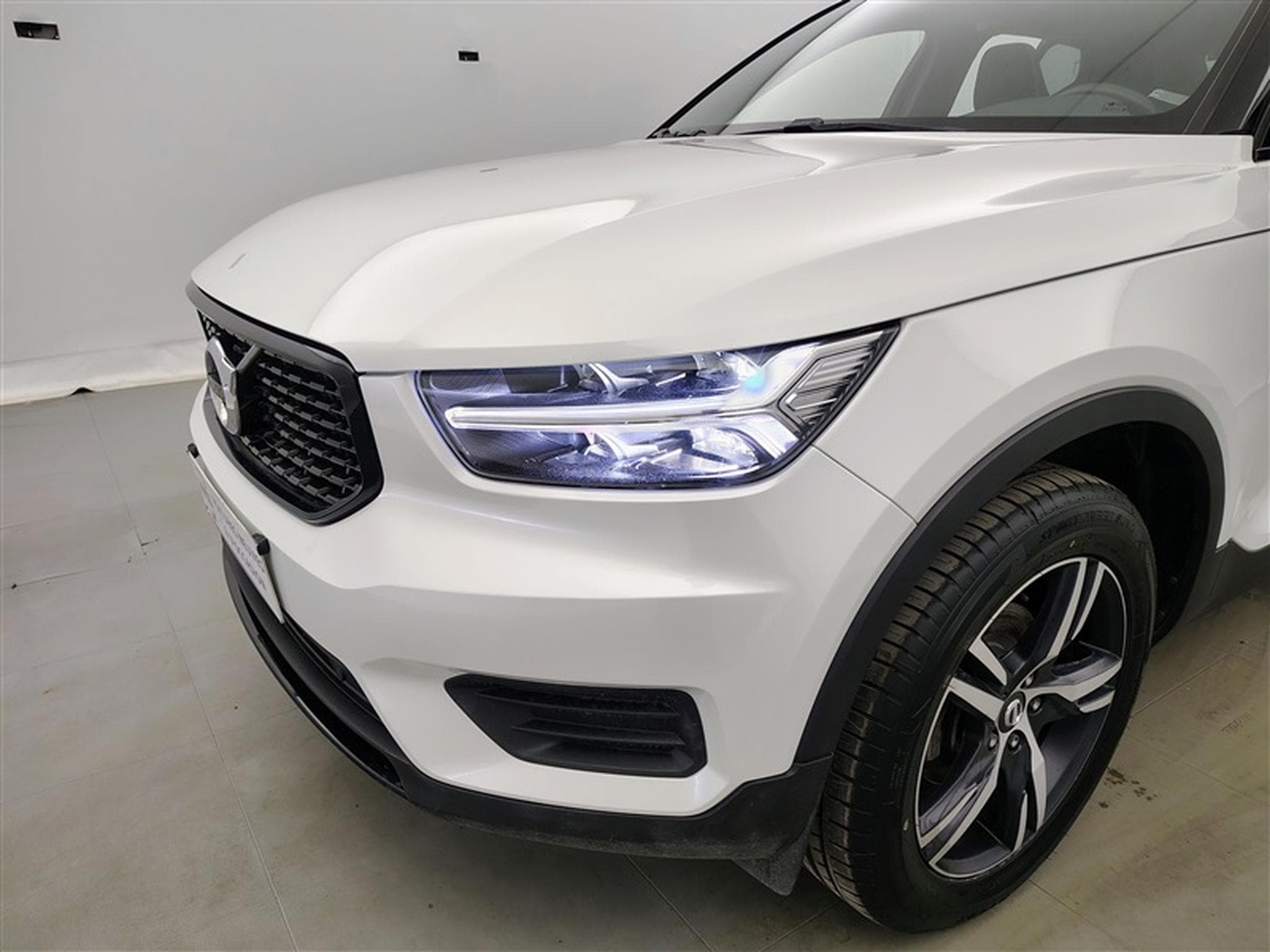 Volvo XC40 1.5 T3 R-Design NAVI / FULL LED / TOIT PANO /PDC AR / JA 18" (2019) - Foto 15