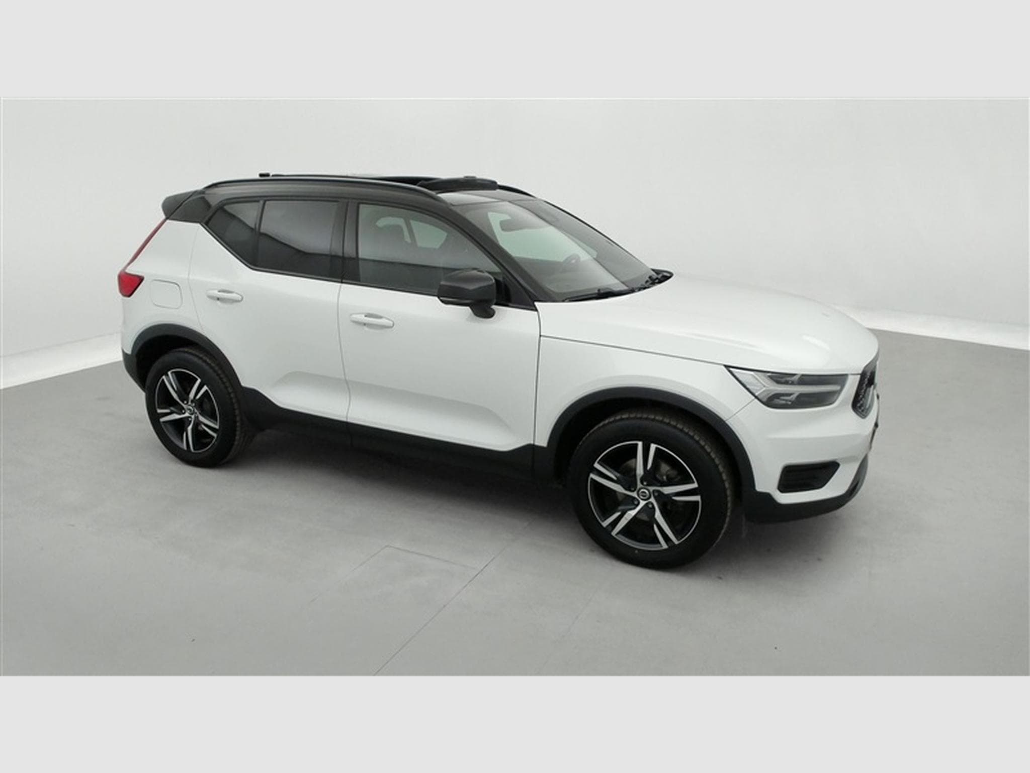 Volvo XC40 1.5 T3 R-Design NAVI / FULL LED / TOIT PANO /PDC AR / JA 18" (2019) - Foto 24