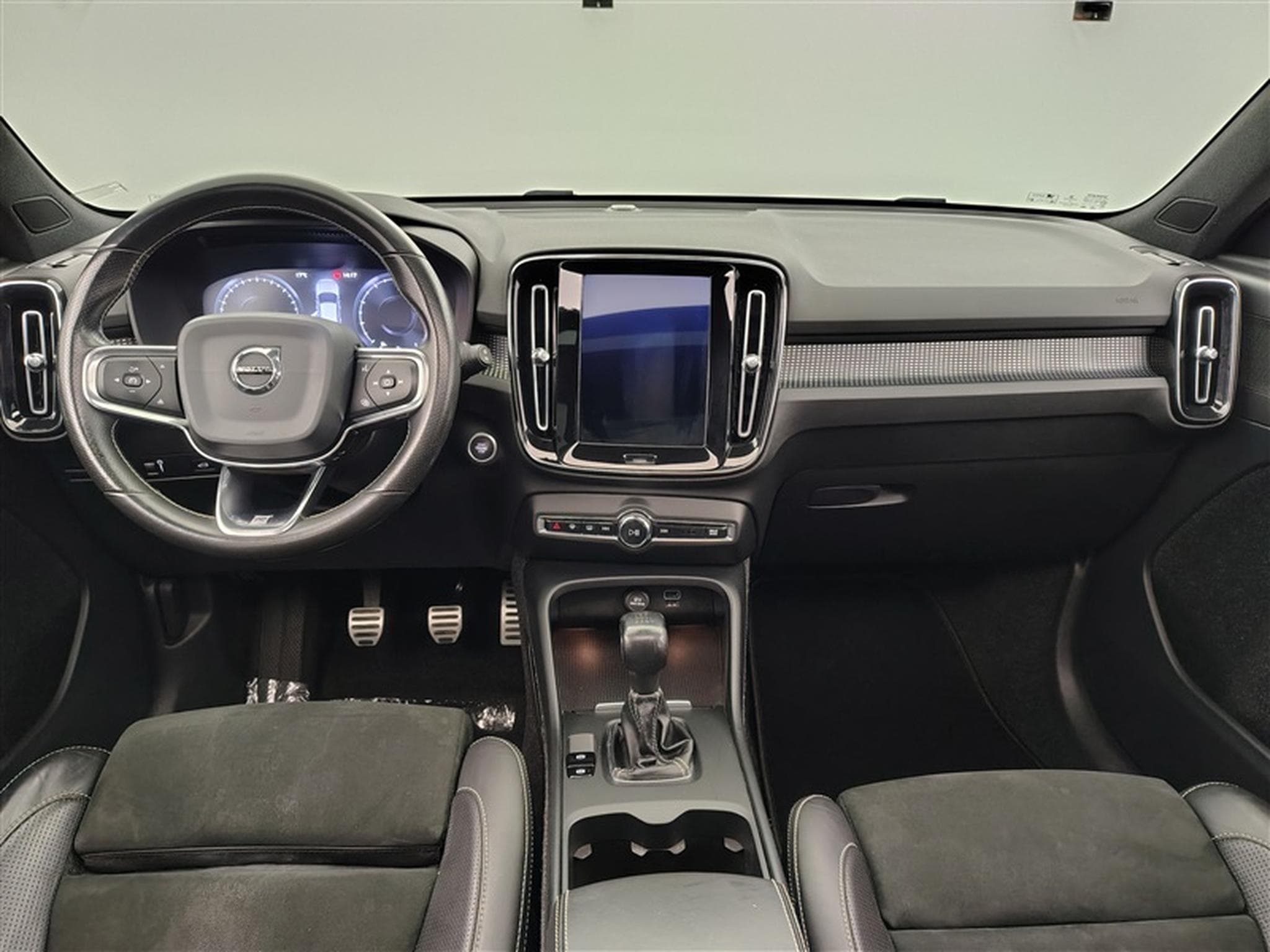 Volvo XC40 1.5 T3 R-Design NAVI / FULL LED / TOIT PANO /PDC AR / JA 18" (2019) - Foto 8