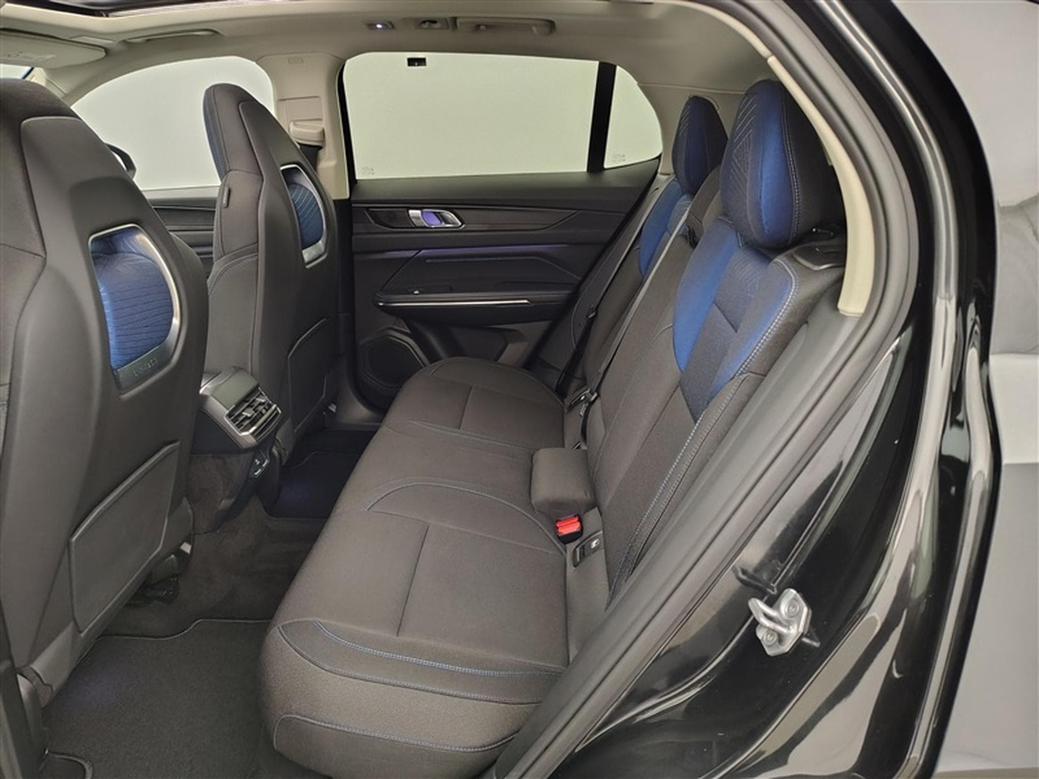 Lynk & Co 01 1.5 Turbo PHEV NAVI / FULL LED / PANO / CAMERA / ALU 20" (2023) - Foto 13