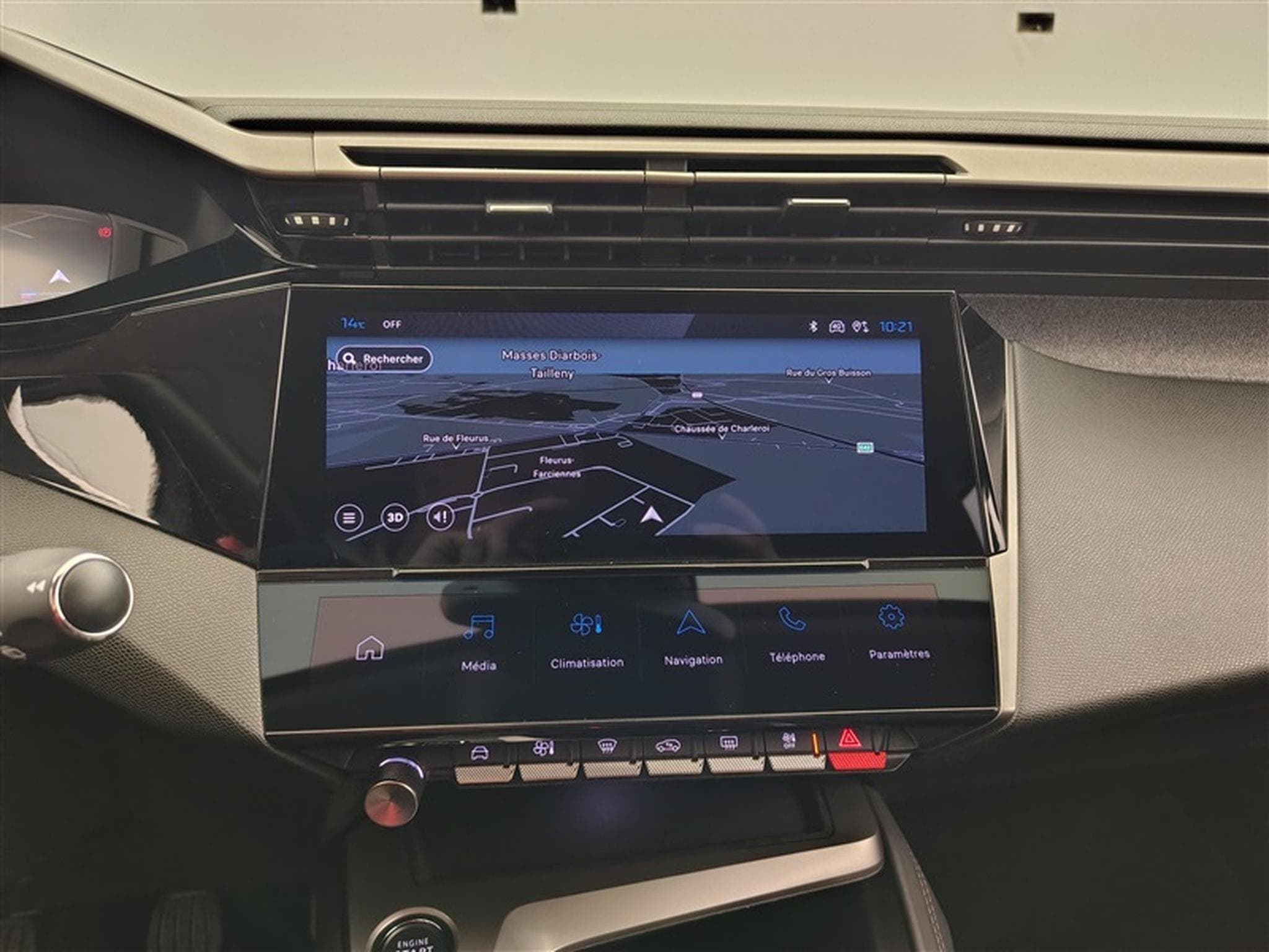 Peugeot 308 1.2 PureTech Allure NAVI / S-CUIR / FULL LED (2024) - Photo 11