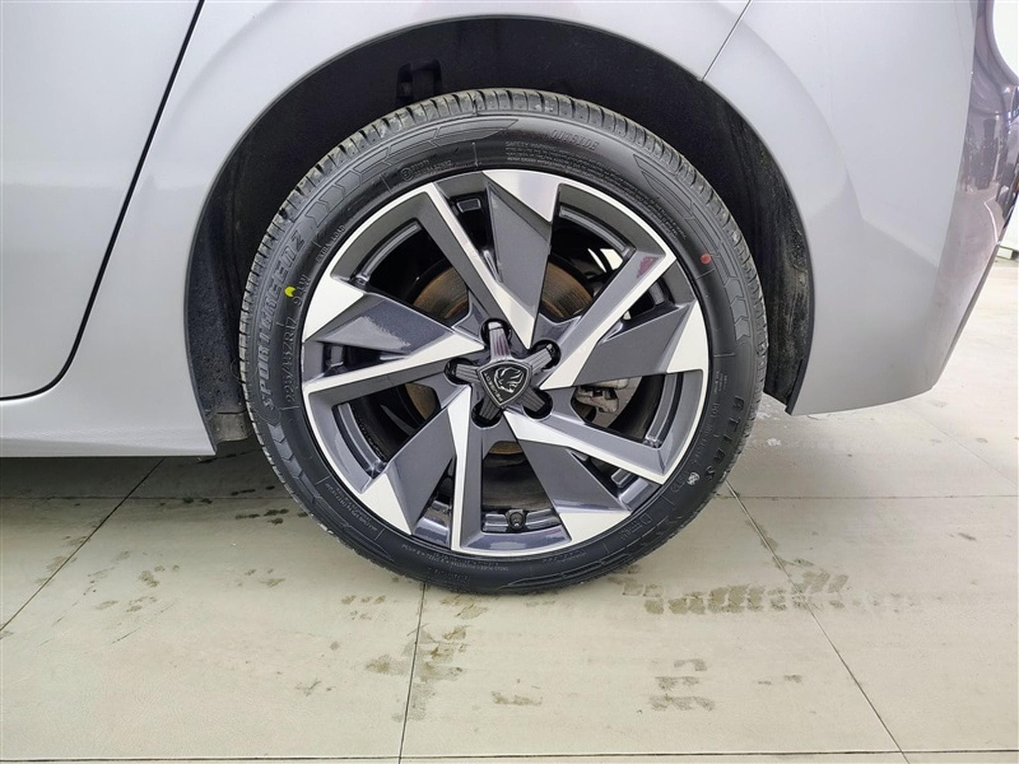 Peugeot 308 1.2 PureTech Allure NAVI / S-CUIR / FULL LED (2024) - Photo 6
