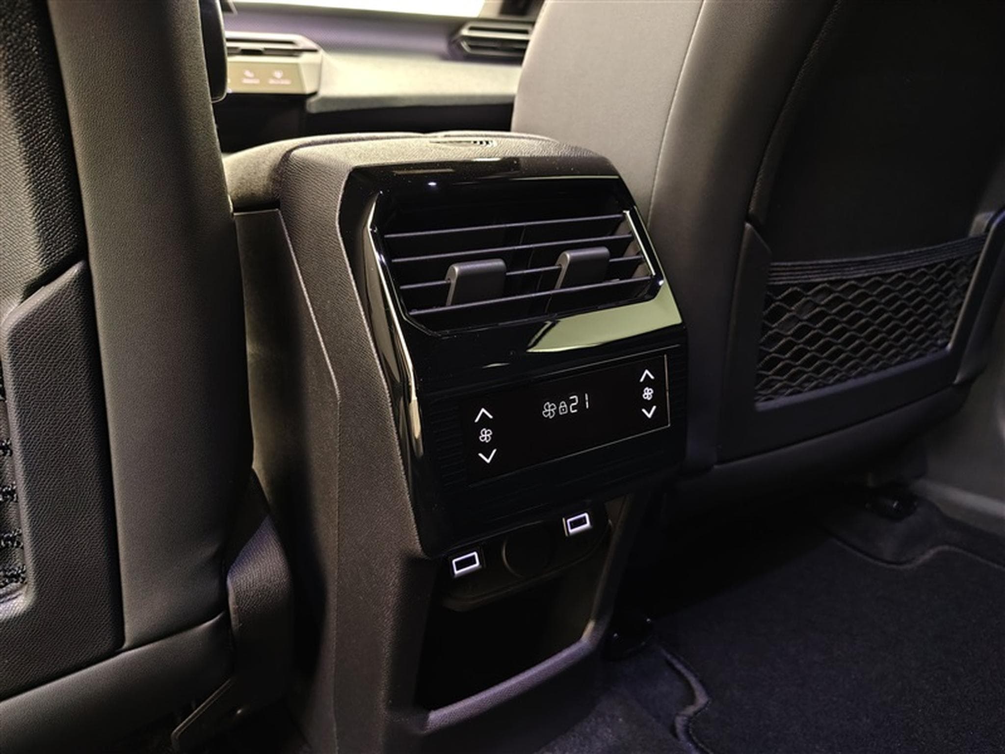 Peugeot 5008 1.2 HYBRID 145cv e-DSC6 GT 7pl. NAVI / FULL LED / CAMERA 360 (2026) - Foto 21
