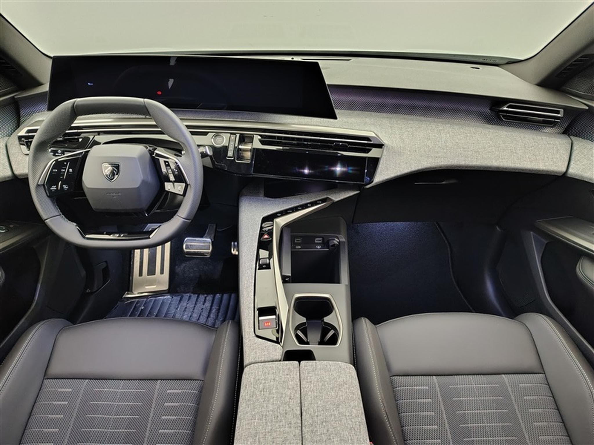 Peugeot 5008 1.2 HYBRID 145cv e-DSC6 GT 7pl. NAVI / FULL LED / CAMERA 360 (2026) - Foto 8