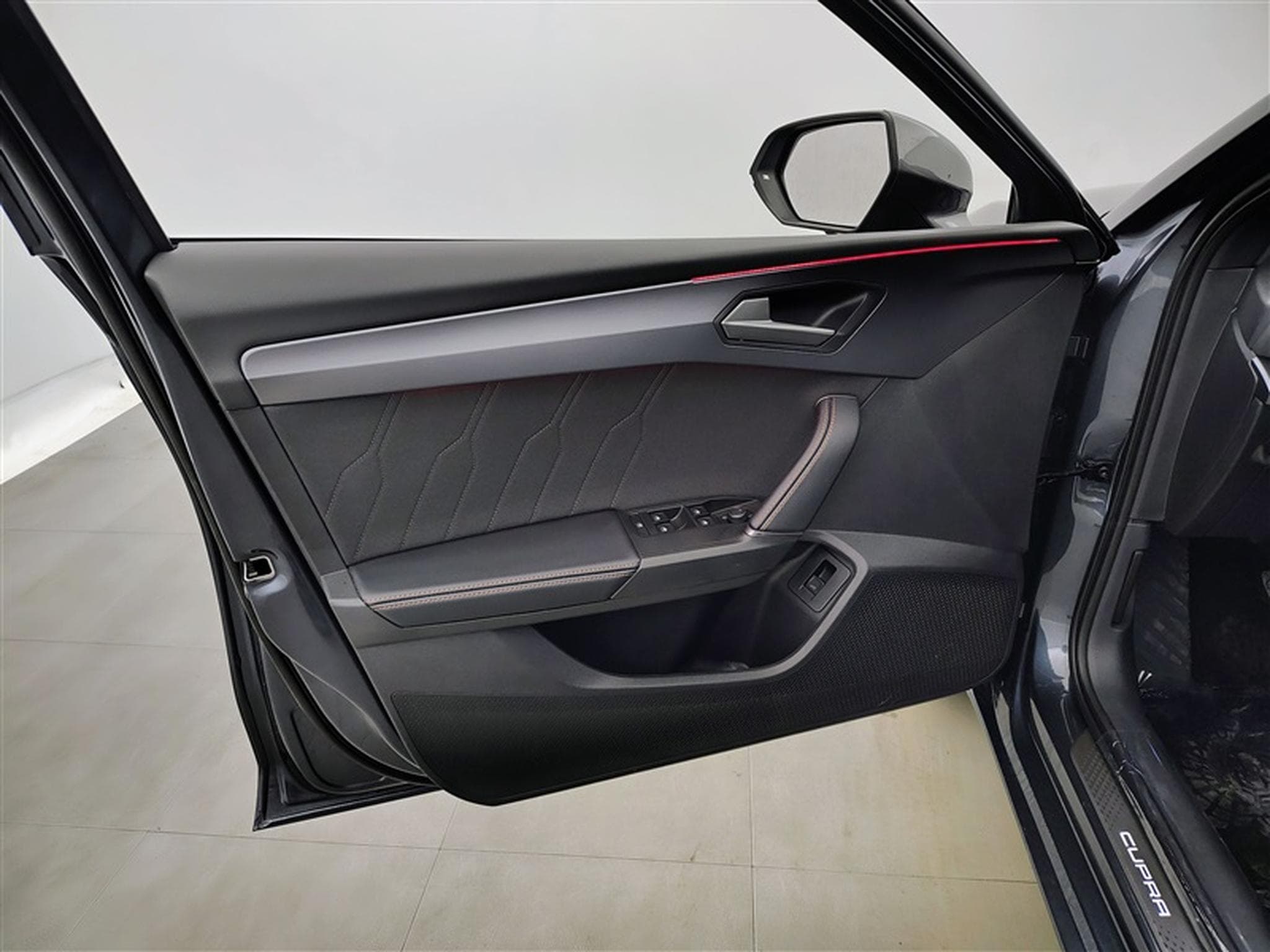 Cupra Leon 1.5 TSI 150Cv S-CUIR / CARPLAY / CAMERA / FULL LED (2025) - Foto 17