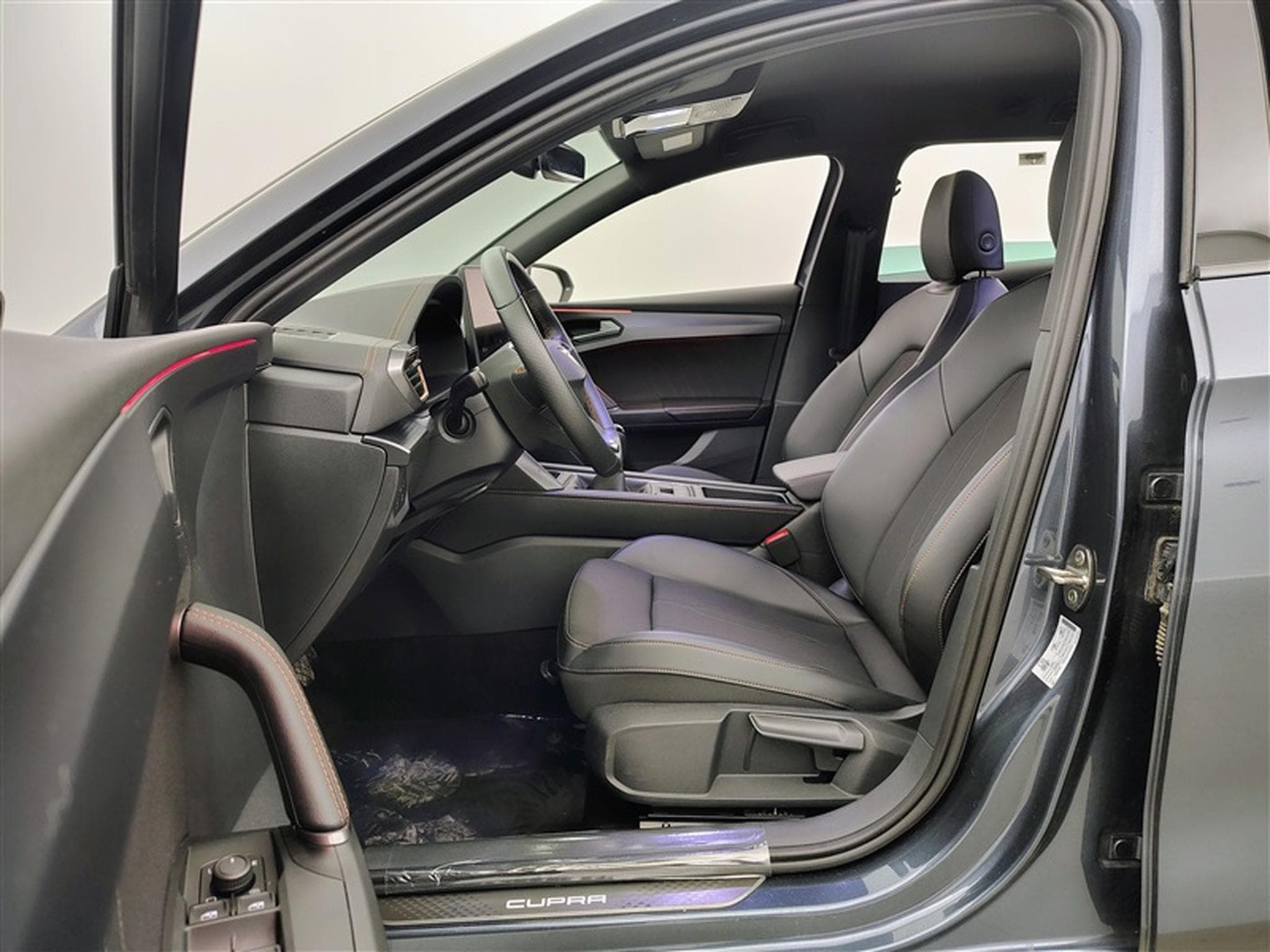 Cupra Leon 1.5 TSI 150Cv S-CUIR / CARPLAY / CAMERA / FULL LED (2025) - Foto 7