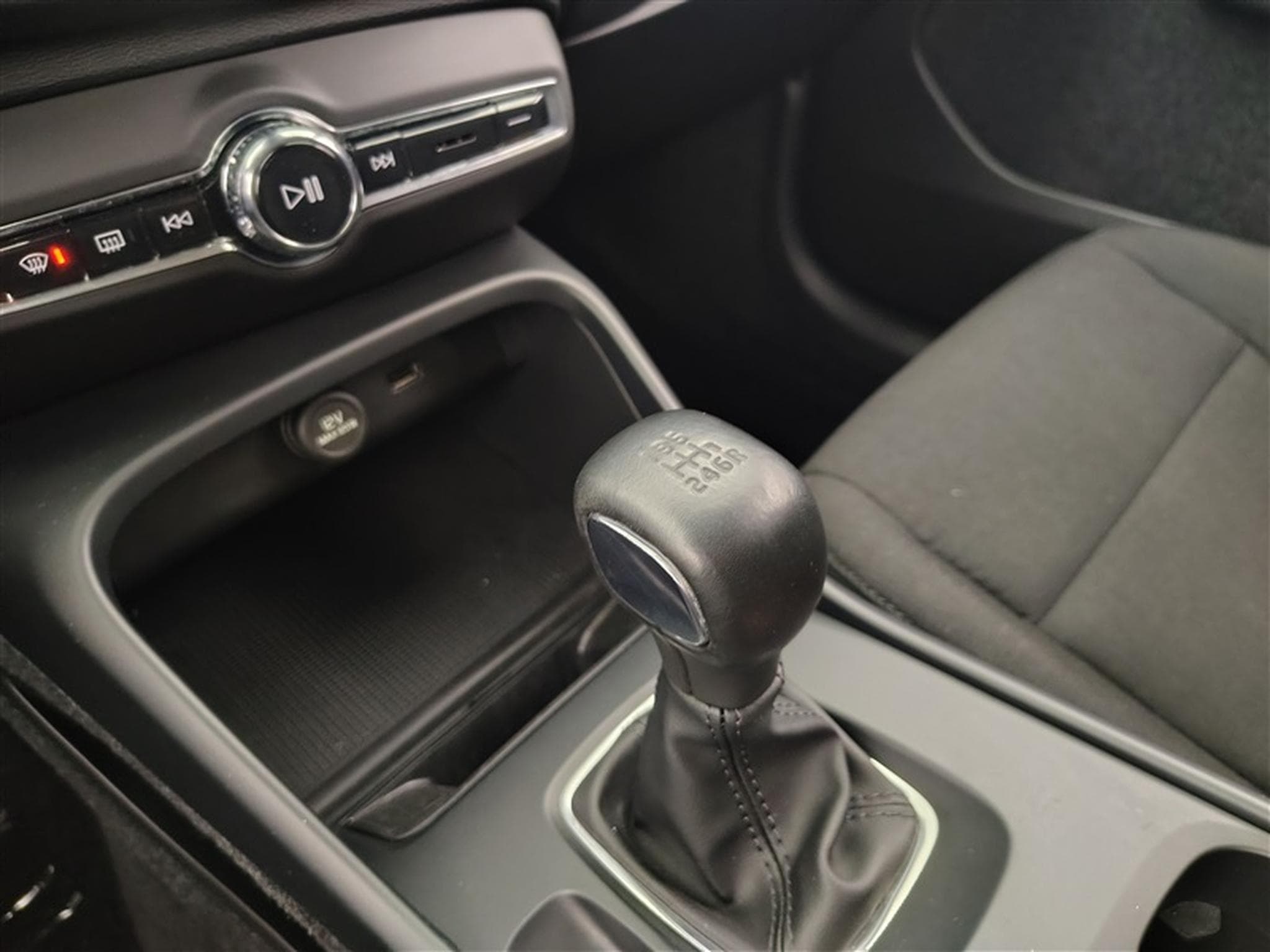 Volvo XC40 1.5 T2 Momentum Core (2022) - Foto 12