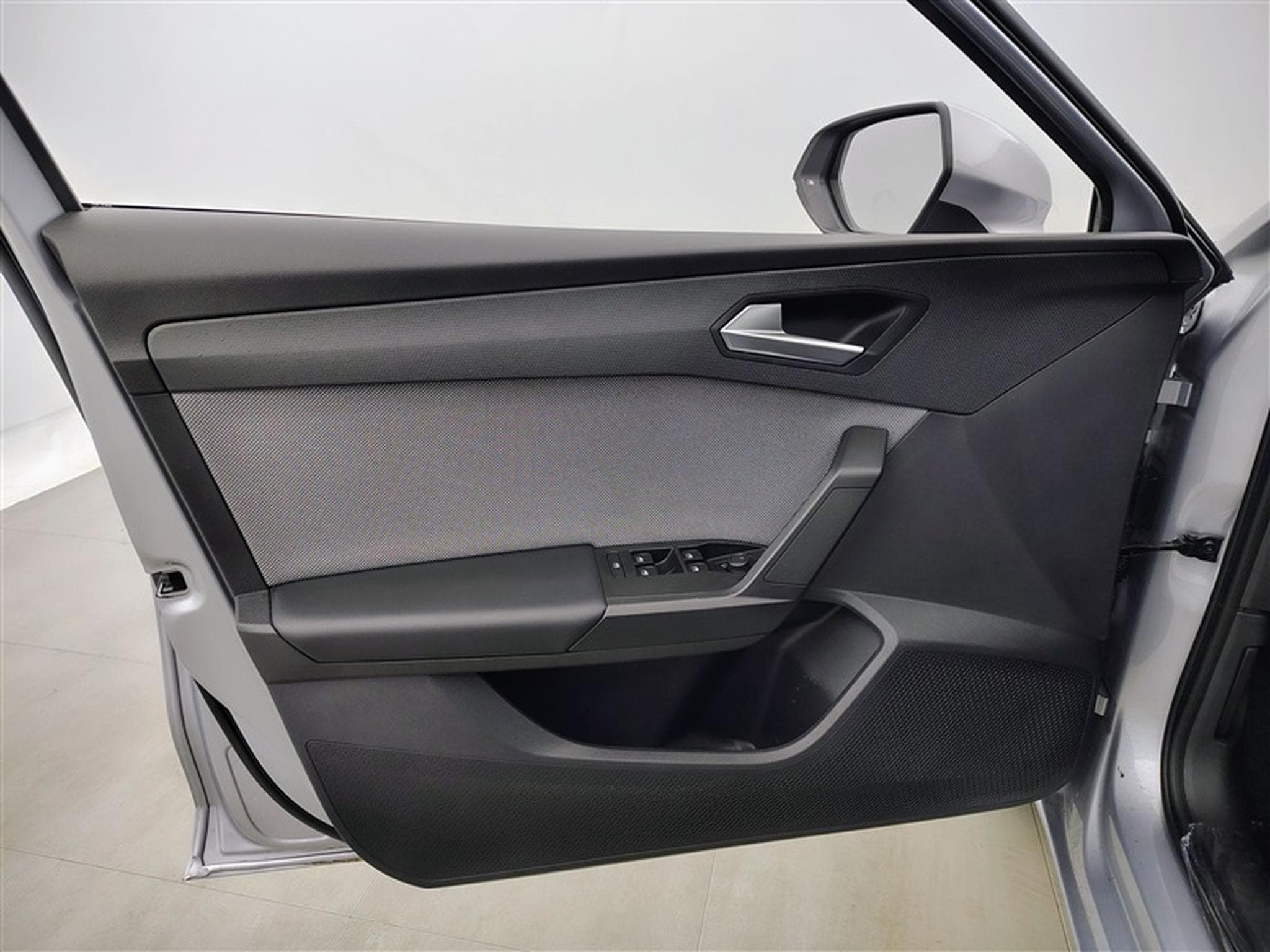 Seat Leon 1.0 EcoTSI Move! NAVI/LED/JA16/PDC AV AR (2023) - Foto 17