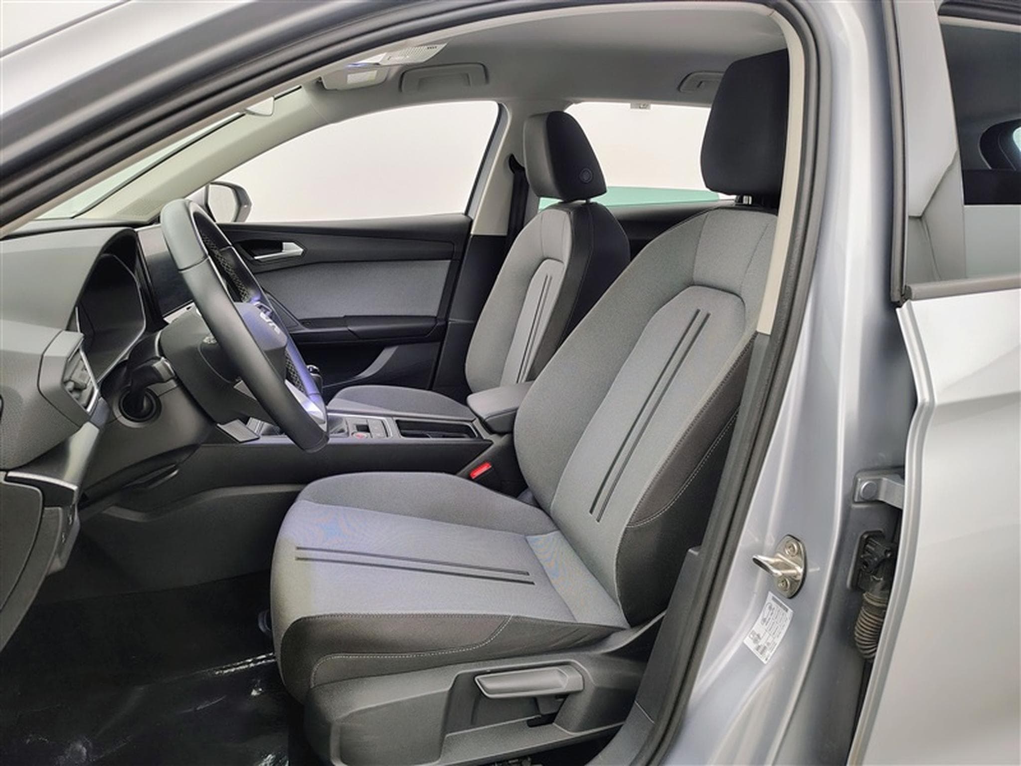 Seat Leon 1.0 EcoTSI Move! NAVI/LED/JA16/PDC AV AR (2023) - Foto 7