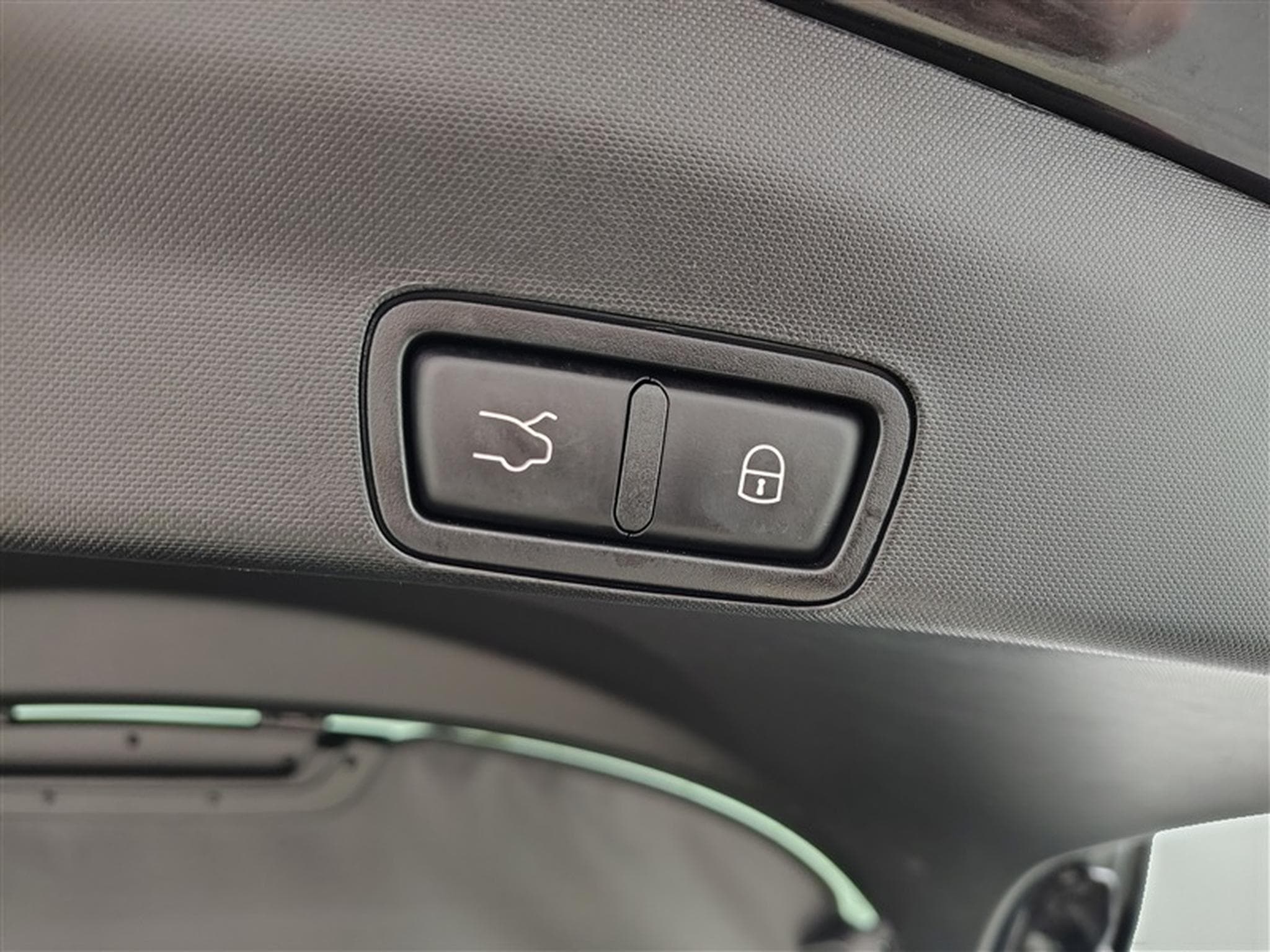 Alfa-Romeo Stelvio 2.2 MJD AWD Sprint NAVI / CUIR / CARPLAY (2022) - Foto 19