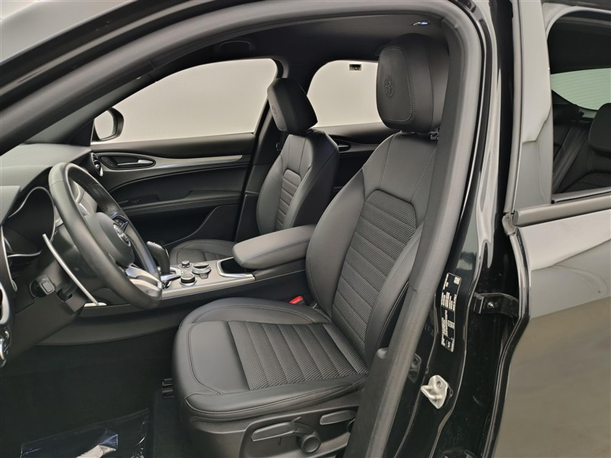 Alfa-Romeo Stelvio 2.2 MJD AWD Sprint NAVI / CUIR / CARPLAY (2022) - Foto 7