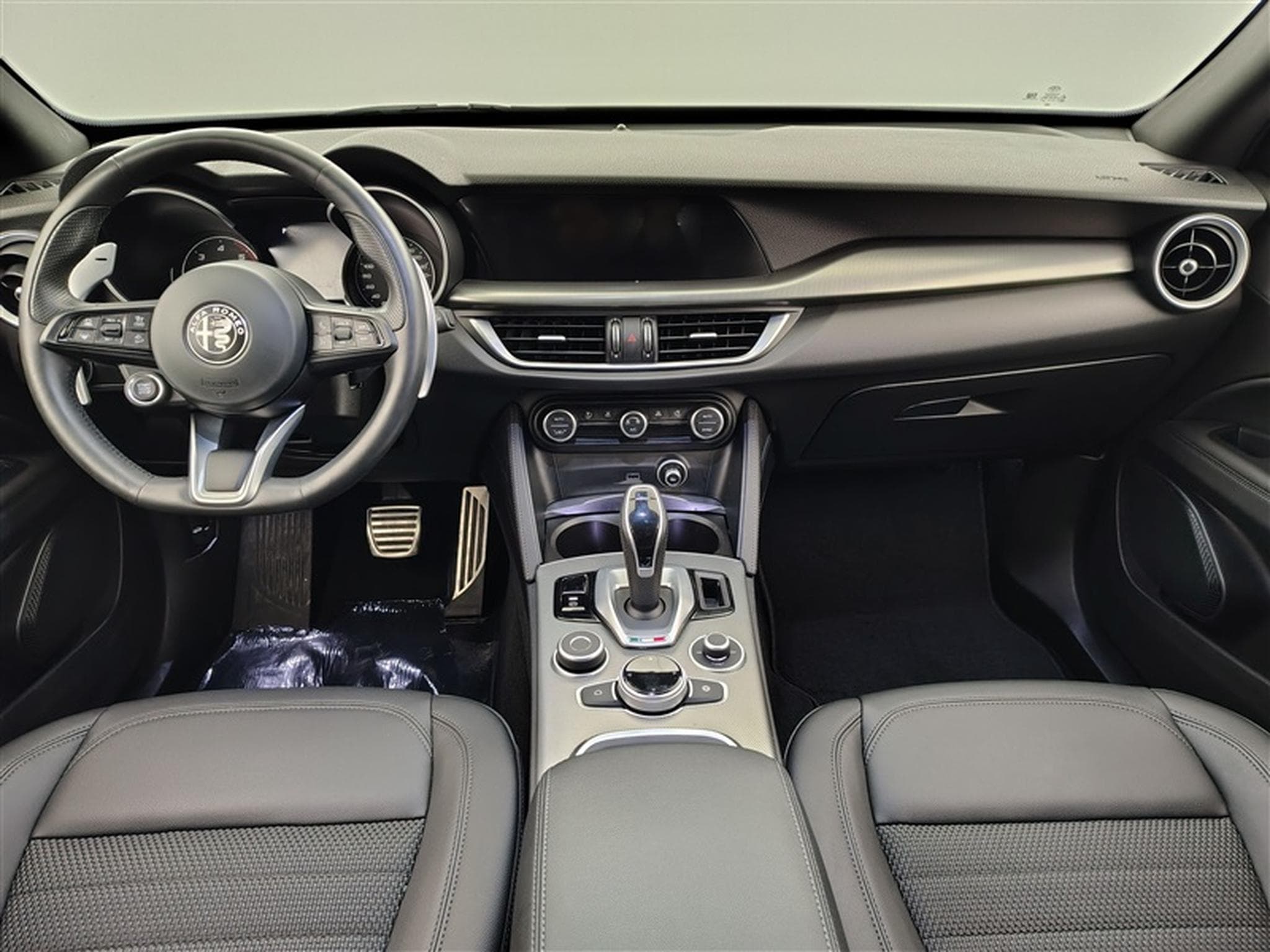 Alfa-Romeo Stelvio 2.2 MJD AWD Sprint NAVI / CUIR / CARPLAY (2022) - Foto 8