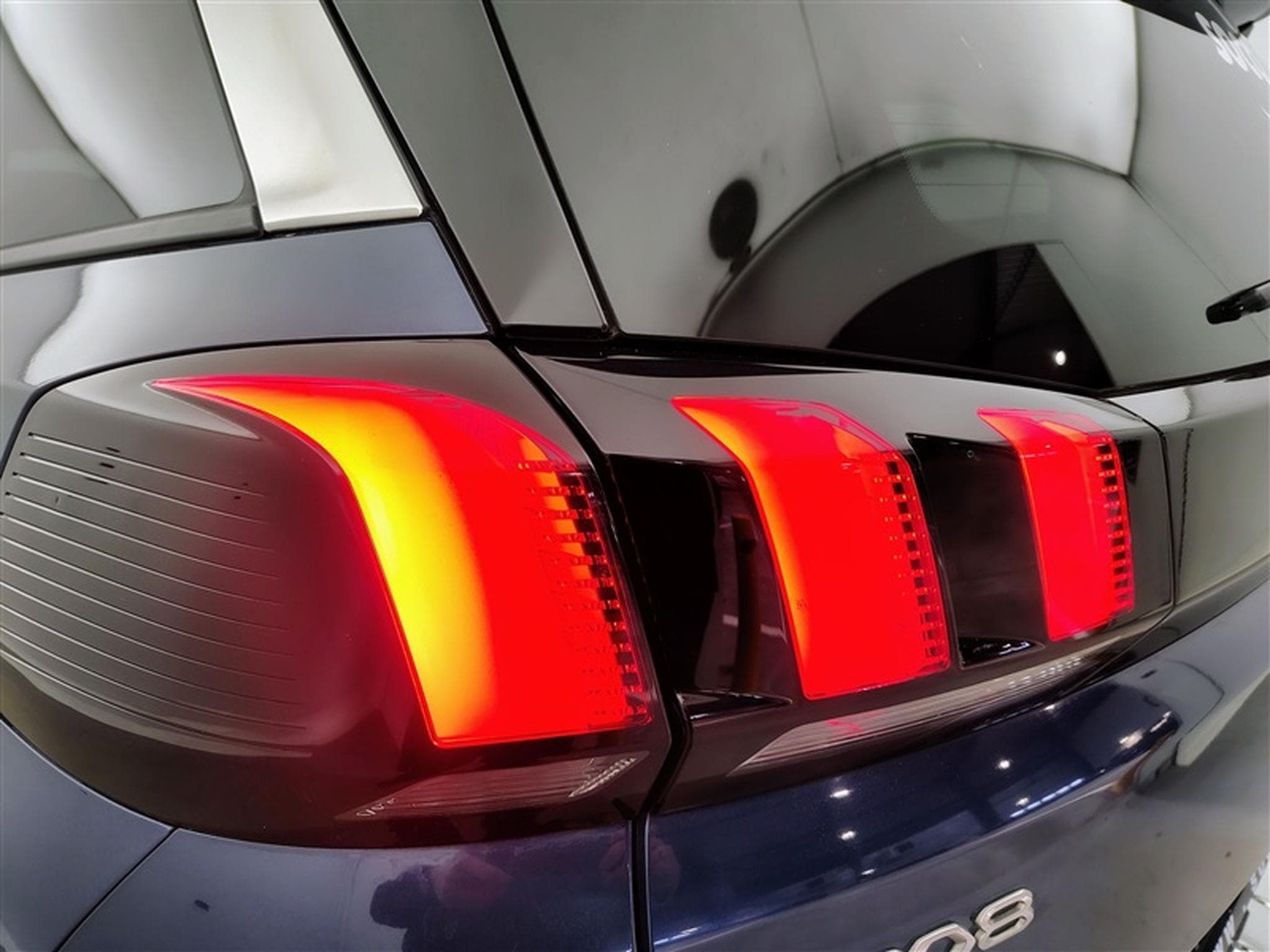 Peugeot 5008 1.2 PureTech Allure Pack 7PL NAVI / S-CUIR / FULL LED (2023) - Foto 16