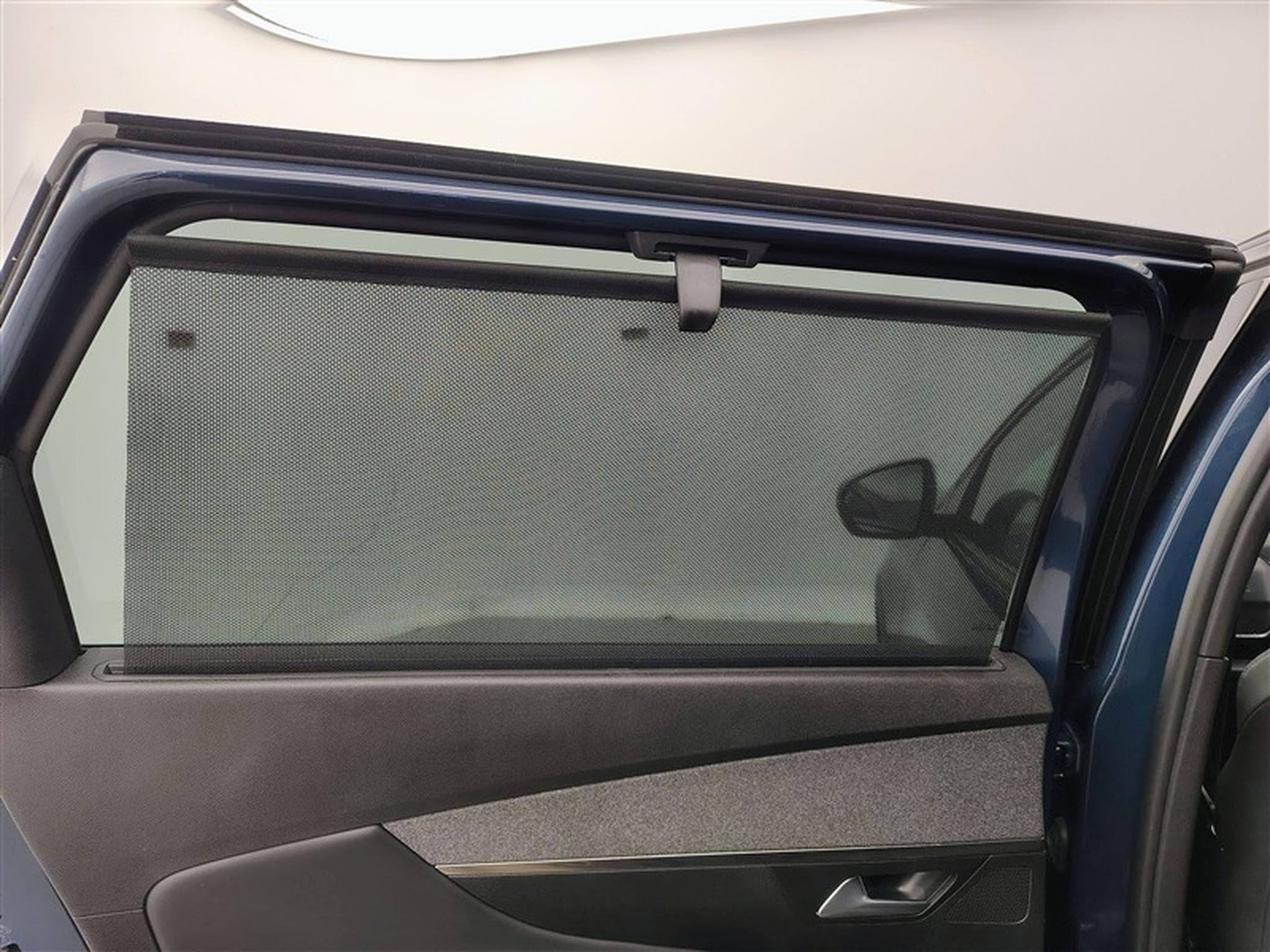 Peugeot 5008 1.2 PureTech Allure Pack 7PL NAVI / S-CUIR / FULL LED (2023) - Foto 19