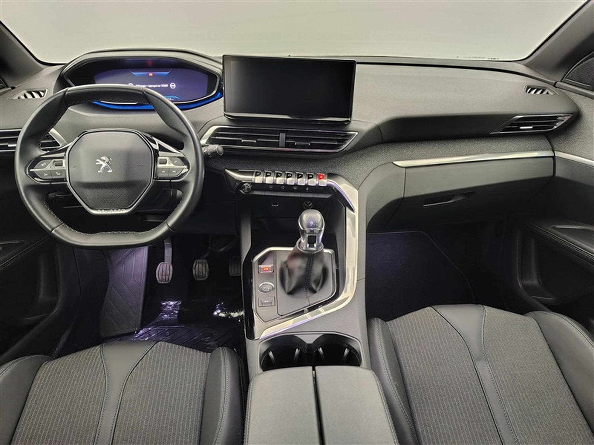 Peugeot 5008 1.2 PureTech Allure Pack 7PL NAVI / S-CUIR / FULL LED (2023) - Foto 8
