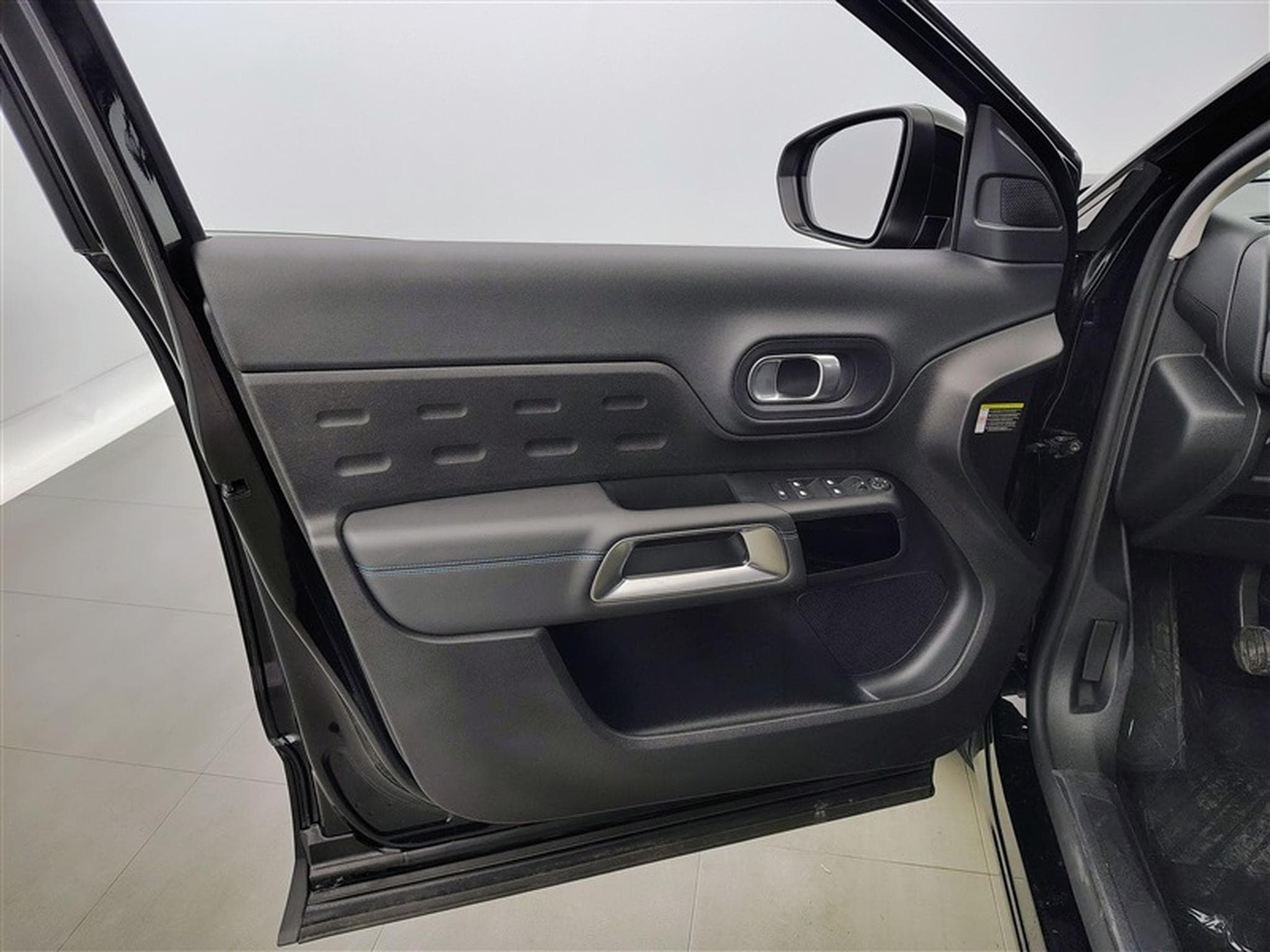 Citroen C5 Aircross 1.2 PureTech Live NAVI/FULL LED/JA18/PDC AV AR (2023) - Foto 17