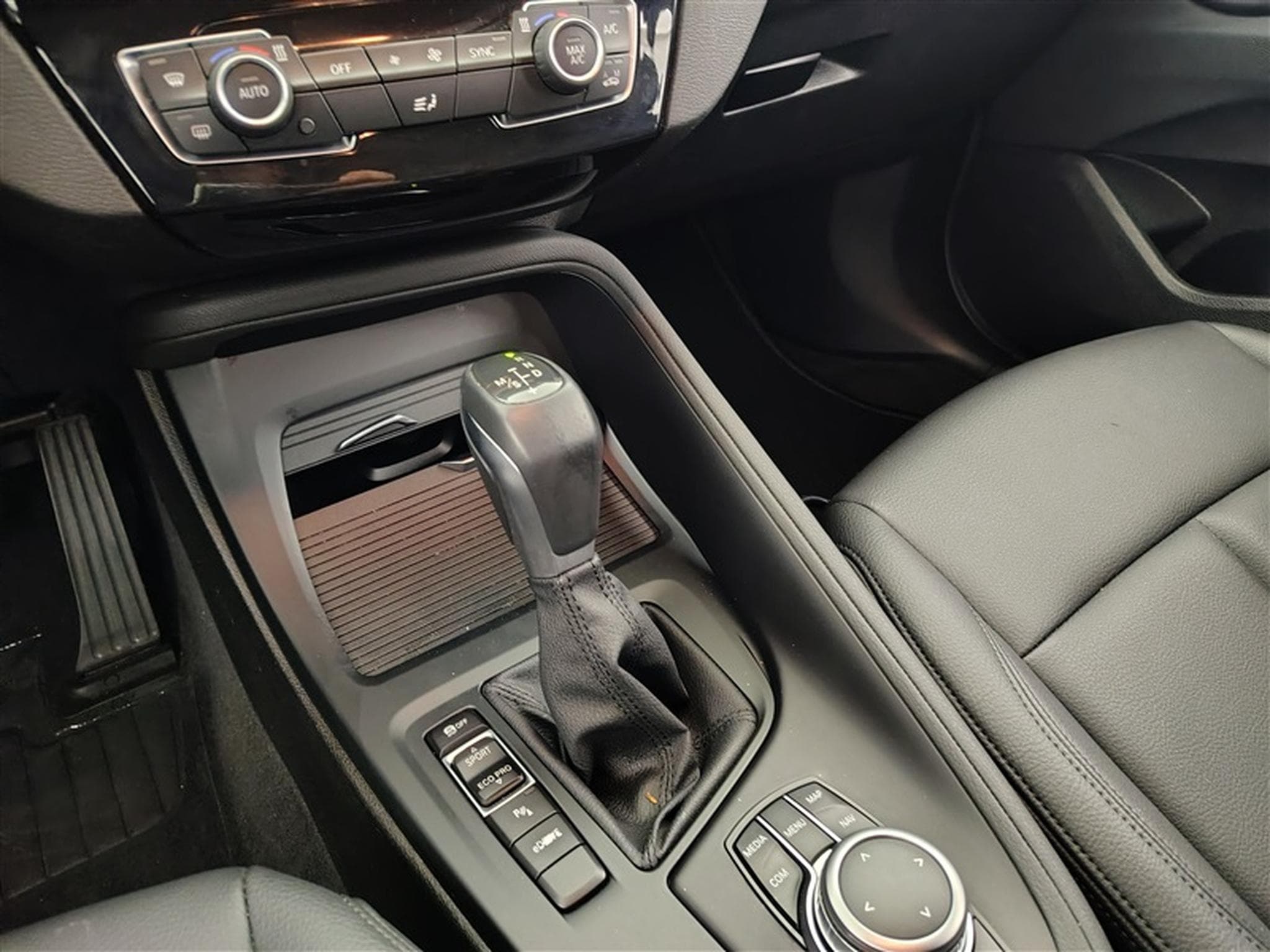 BMW X1 PHEV 1.5iA xDrive25e NAVI / FULL LED / CUIR / HUD (2022) - Foto 12