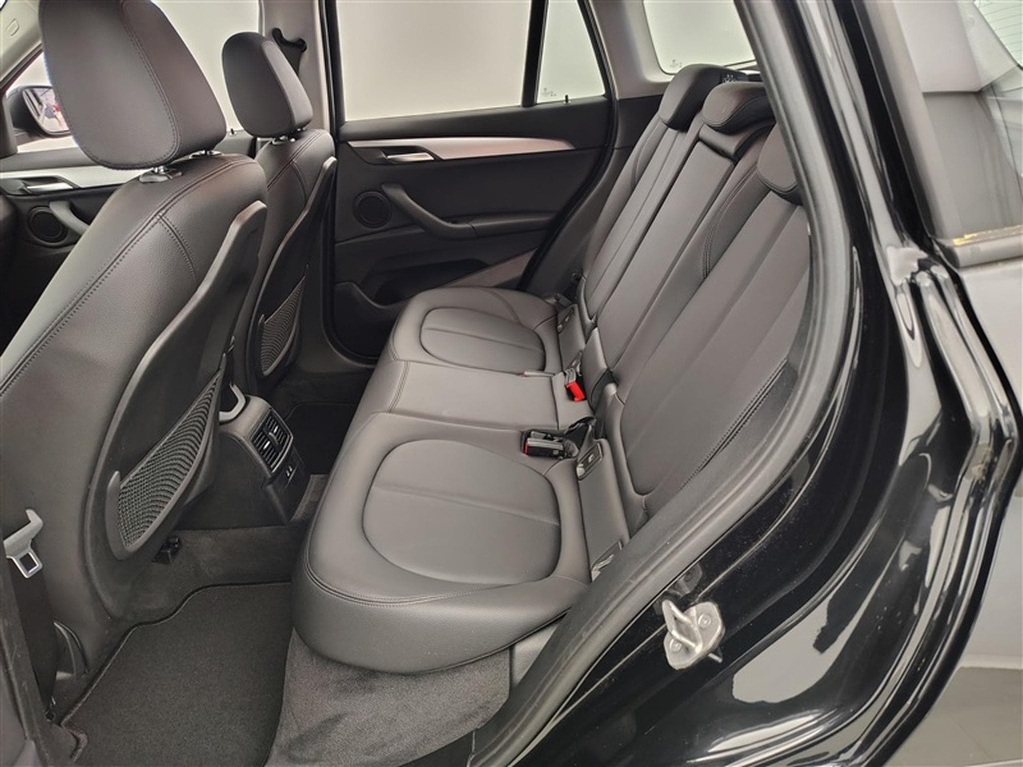 BMW X1 PHEV 1.5iA xDrive25e NAVI / FULL LED / CUIR / HUD (2022) - Foto 13