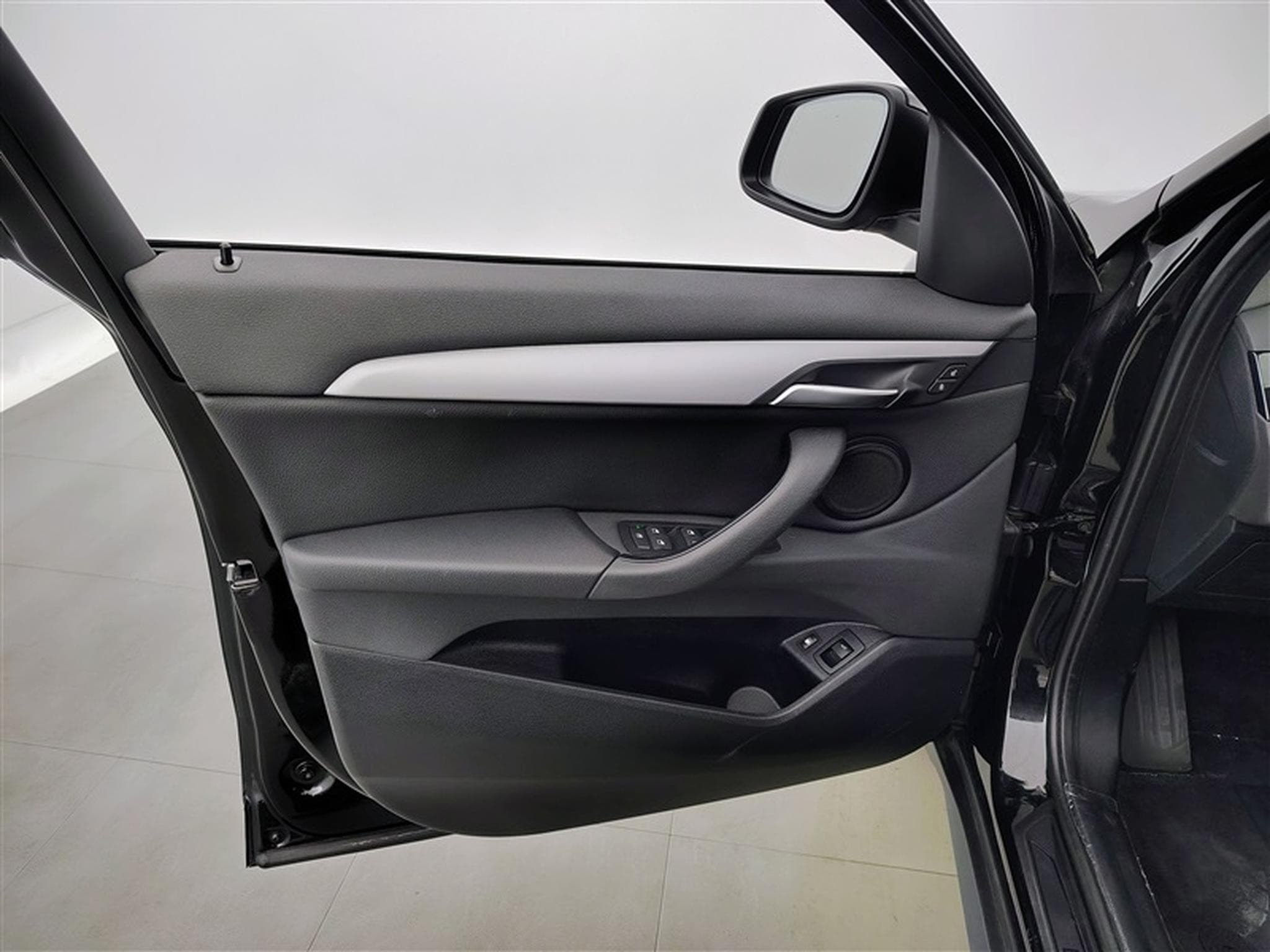 BMW X1 PHEV 1.5iA xDrive25e NAVI / FULL LED / CUIR / HUD (2022) - Foto 17
