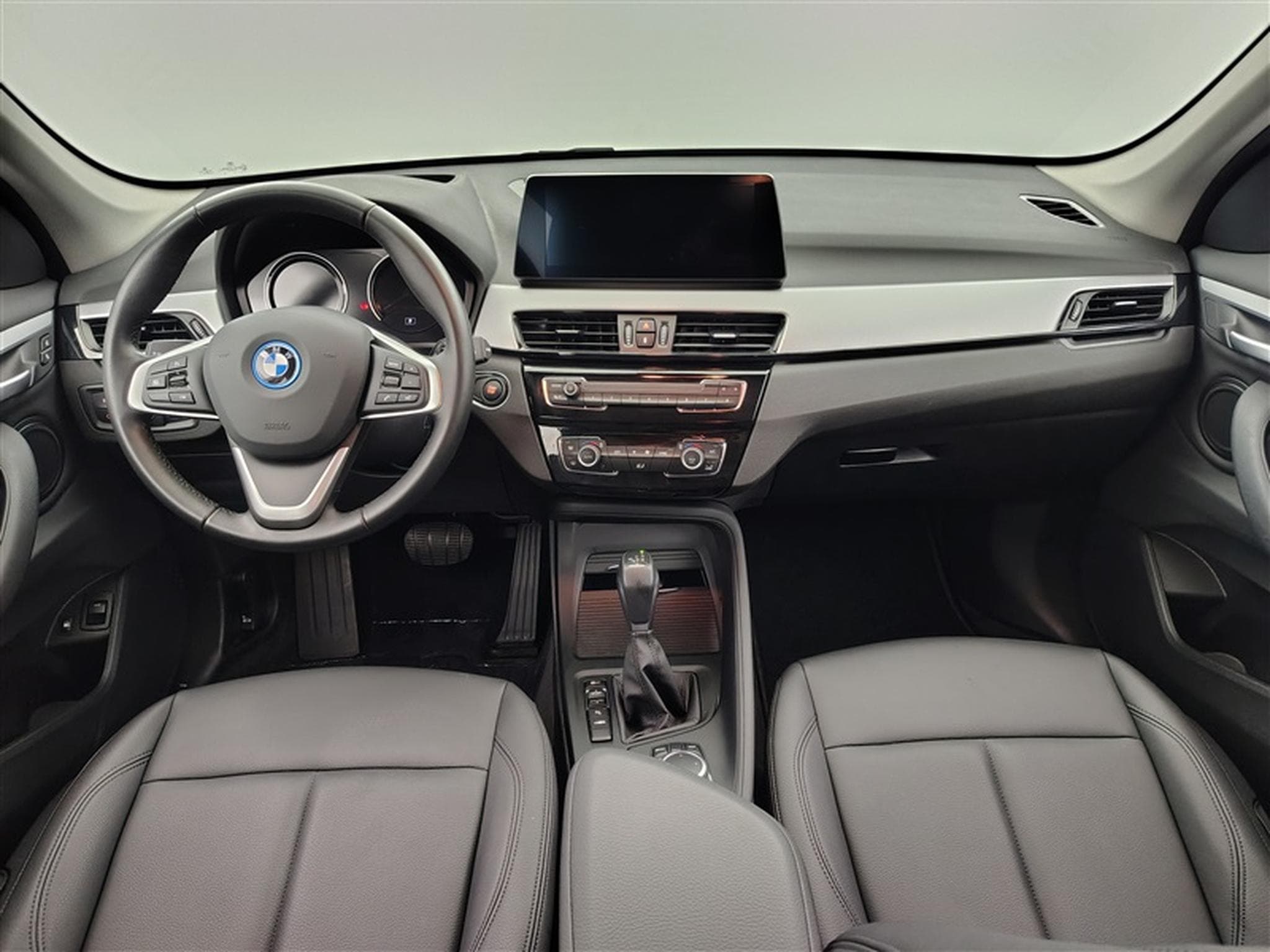 BMW X1 PHEV 1.5iA xDrive25e NAVI / FULL LED / CUIR / HUD (2022) - Foto 8