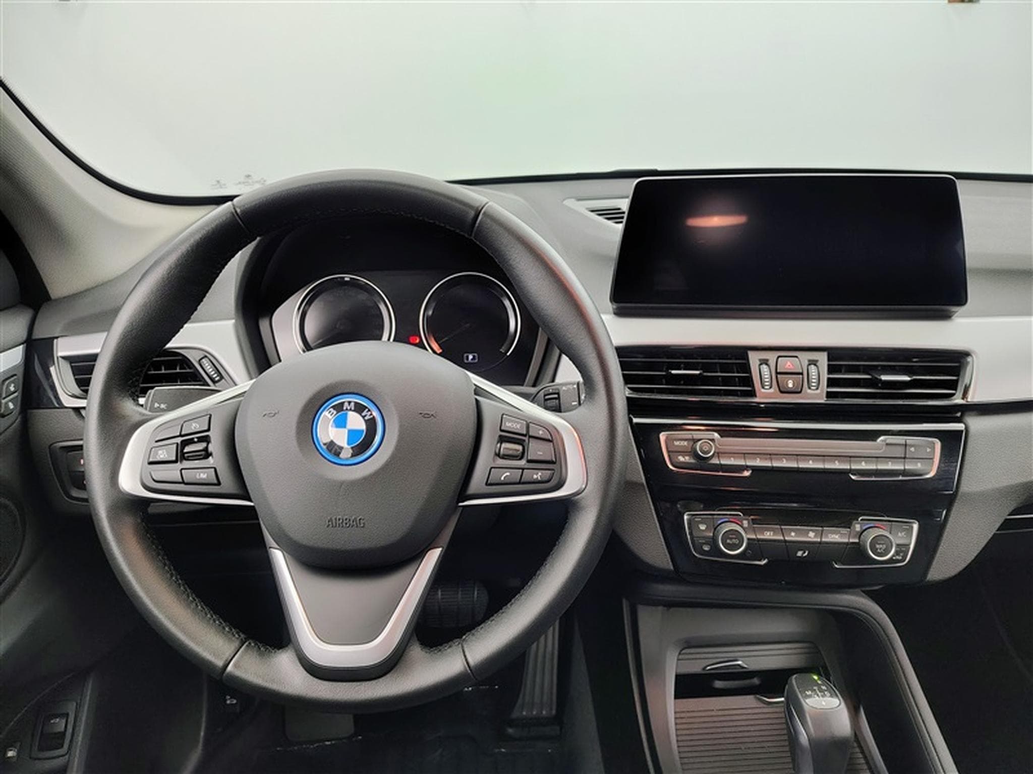 BMW X1 PHEV 1.5iA xDrive25e NAVI / FULL LED / CUIR / HUD (2022) - Foto 9