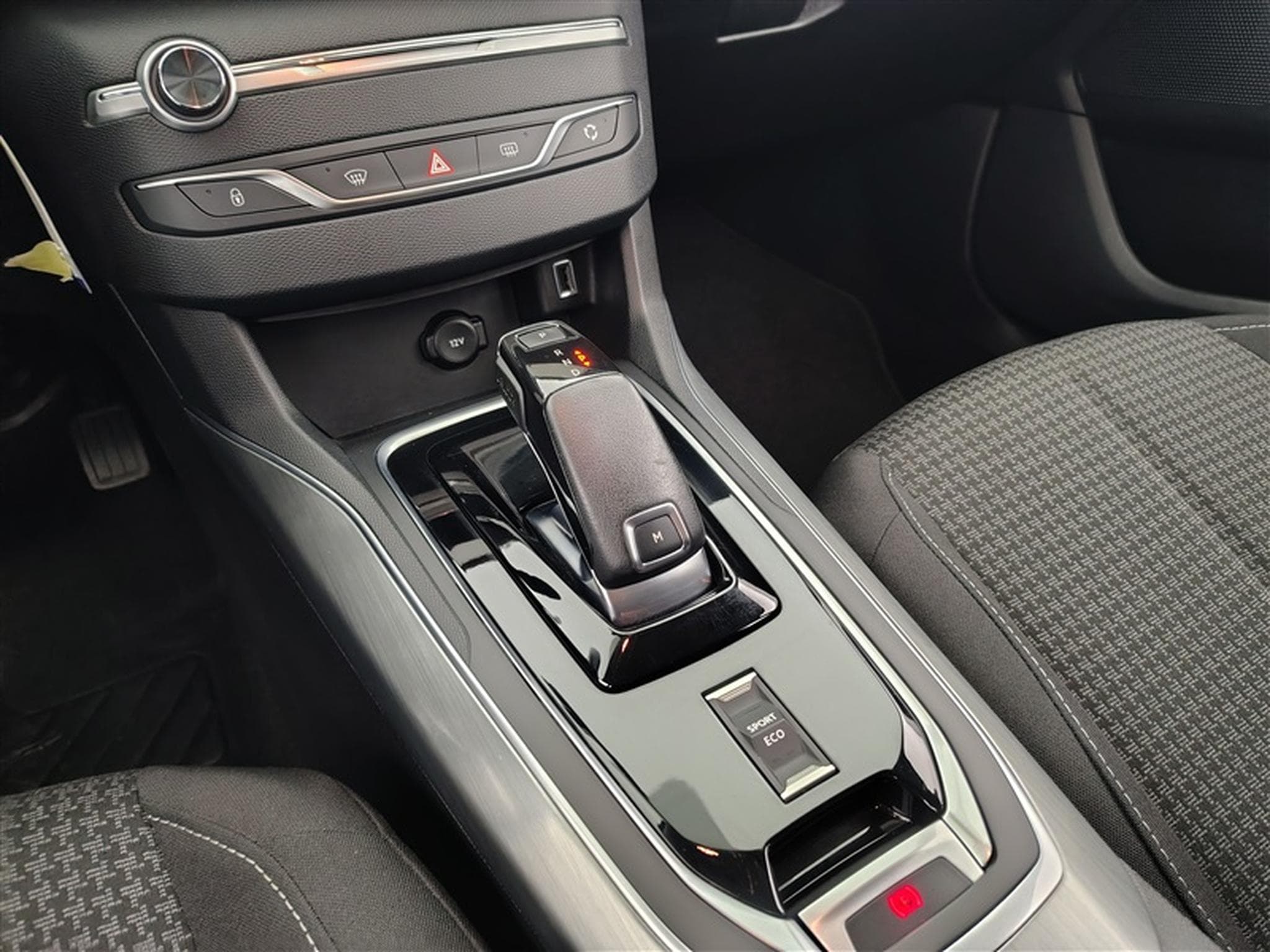 Peugeot 308 SW 1.5 BlueHDi Business Navi / PDC av+ar (2021) - Foto 12