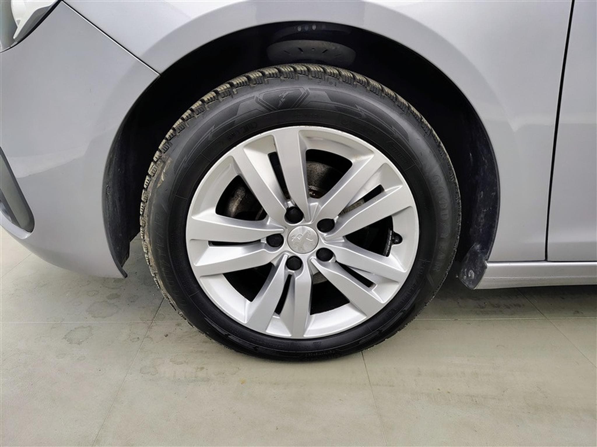 Peugeot 308 SW 1.5 BlueHDi Business Navi / PDC av+ar (2021) - Foto 6