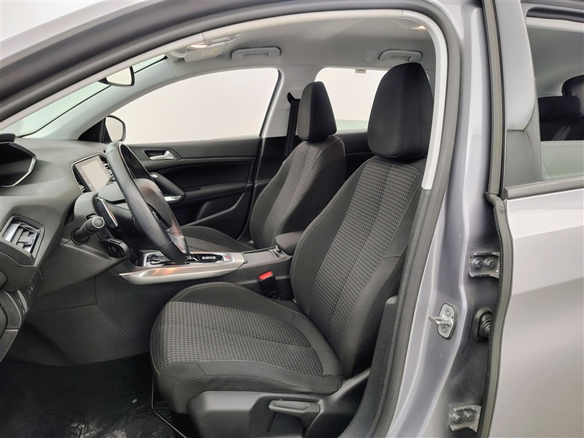 Peugeot 308 SW 1.5 BlueHDi Business Navi / PDC av+ar (2021) - Foto 7