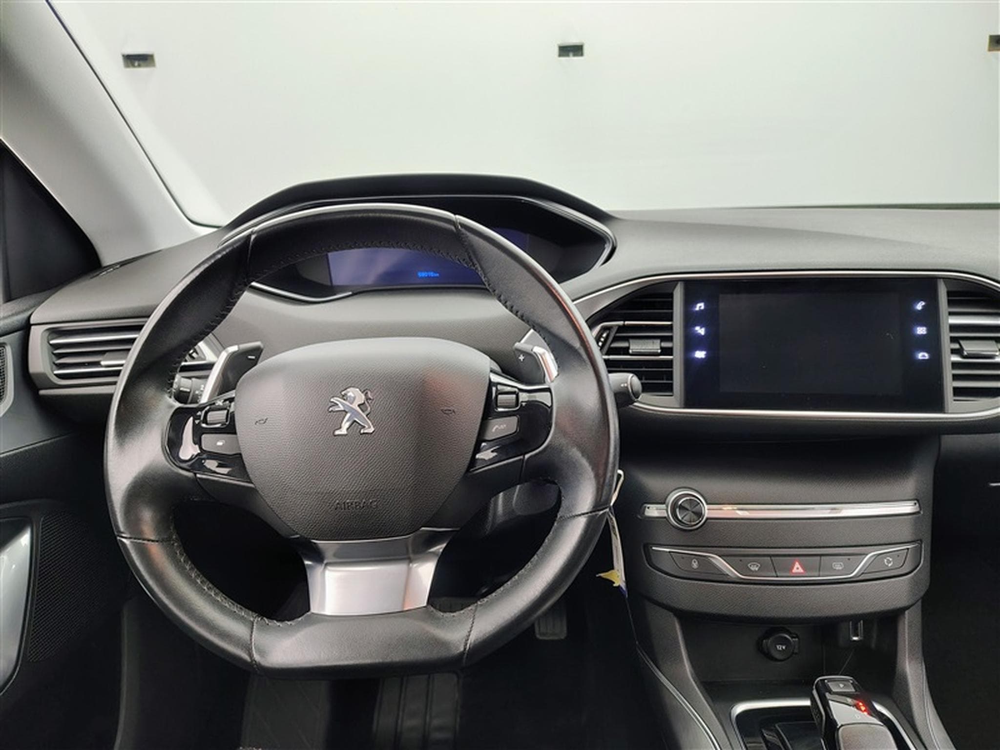 Peugeot 308 SW 1.5 BlueHDi Business Navi / PDC av+ar (2021) - Foto 9