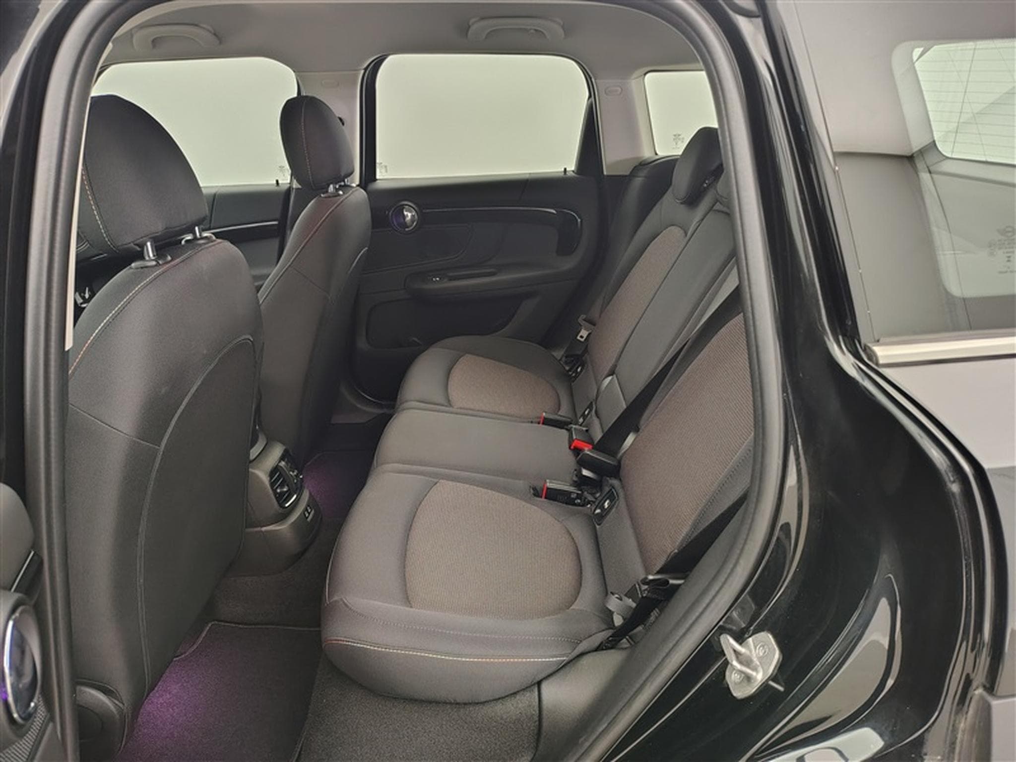 MINI Countryman SE All4 1.5A PHEV Cooper SE ALL4/NAVI/FULL LED/JA17/PDC (2023) - Photo 13