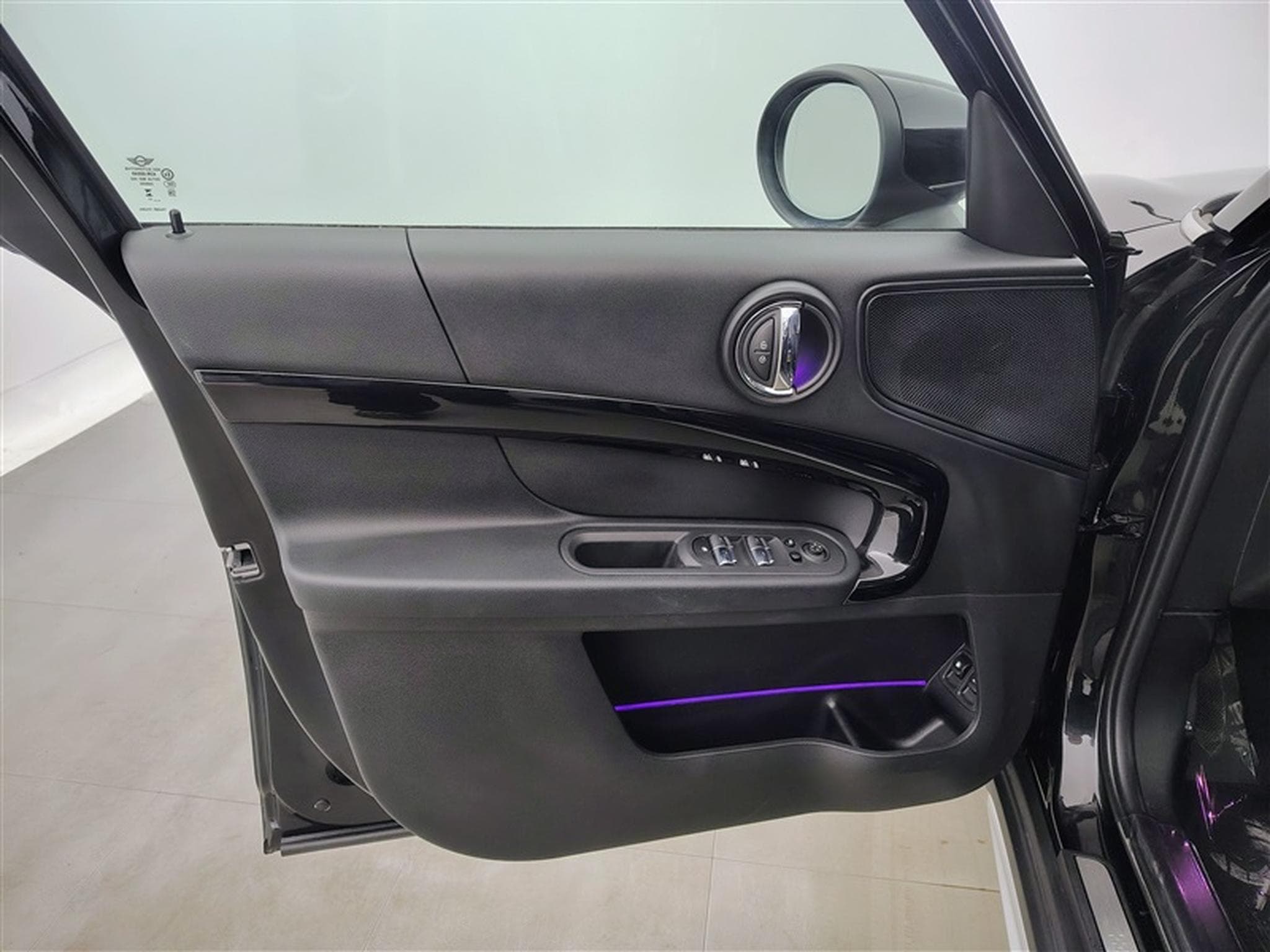 MINI Countryman SE All4 1.5A PHEV Cooper SE ALL4/NAVI/FULL LED/JA17/PDC (2023) - Photo 17
