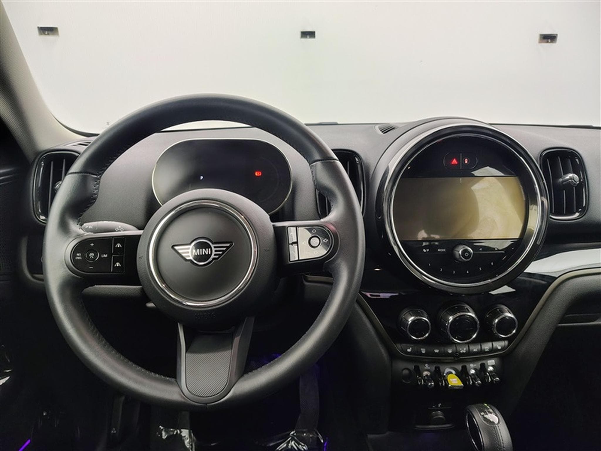 MINI Countryman SE All4 1.5A PHEV Cooper SE ALL4/NAVI/FULL LED/JA17/PDC (2023) - Photo 9