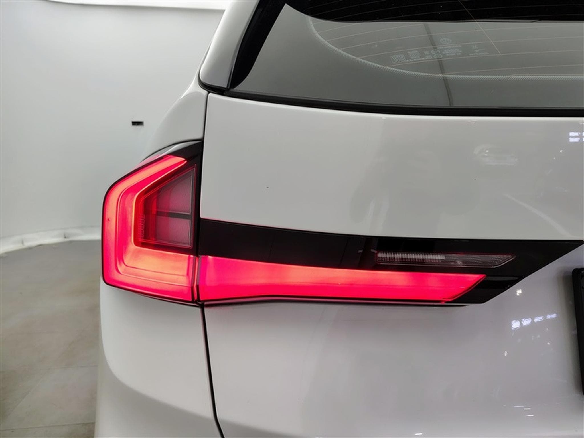 BMW X1 1.5iA PHEV 180 xDrive25e NAVI / FULL LED (2024) - Foto 16