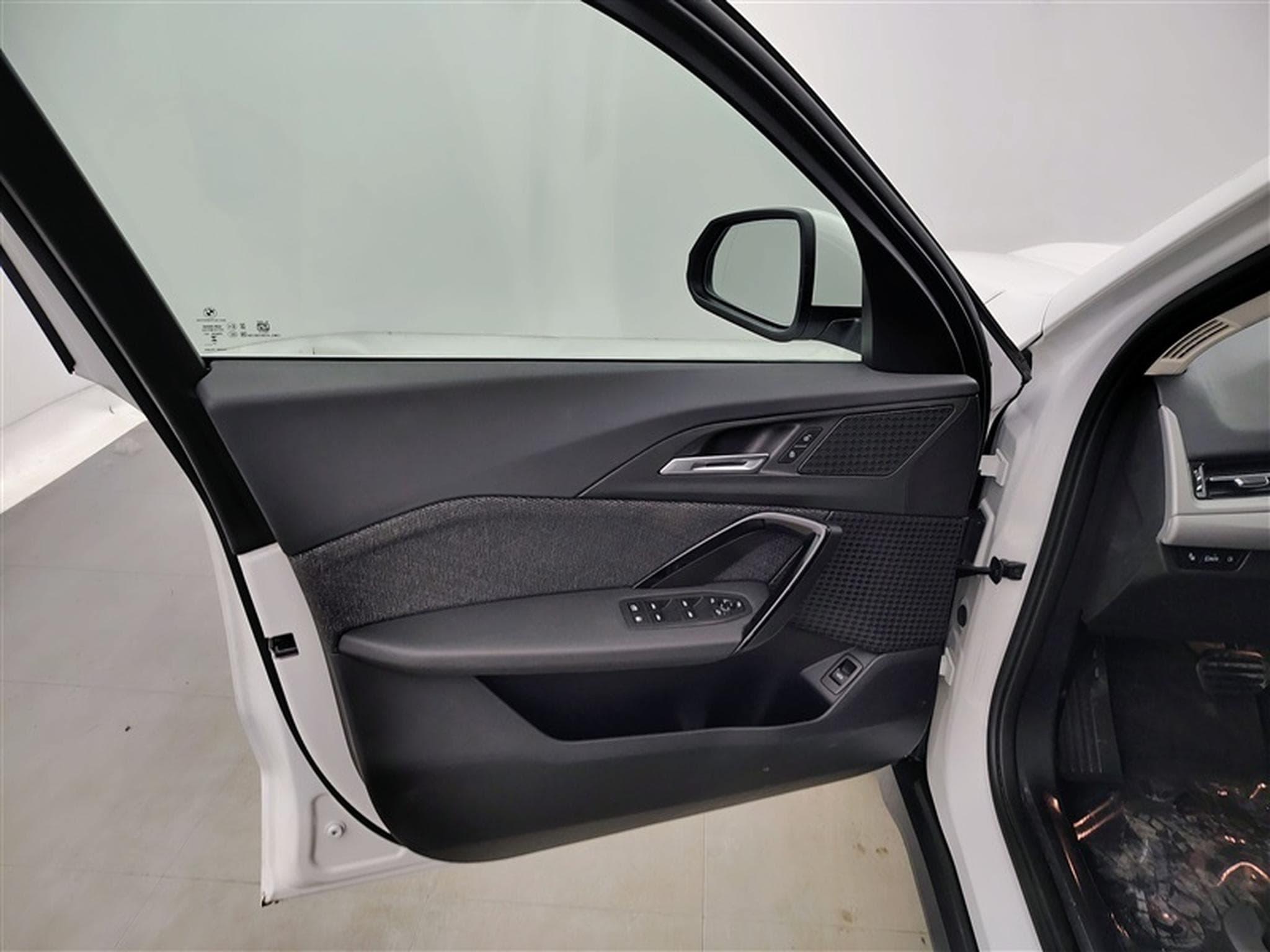 BMW X1 1.5iA PHEV 180 xDrive25e NAVI / FULL LED (2024) - Foto 17