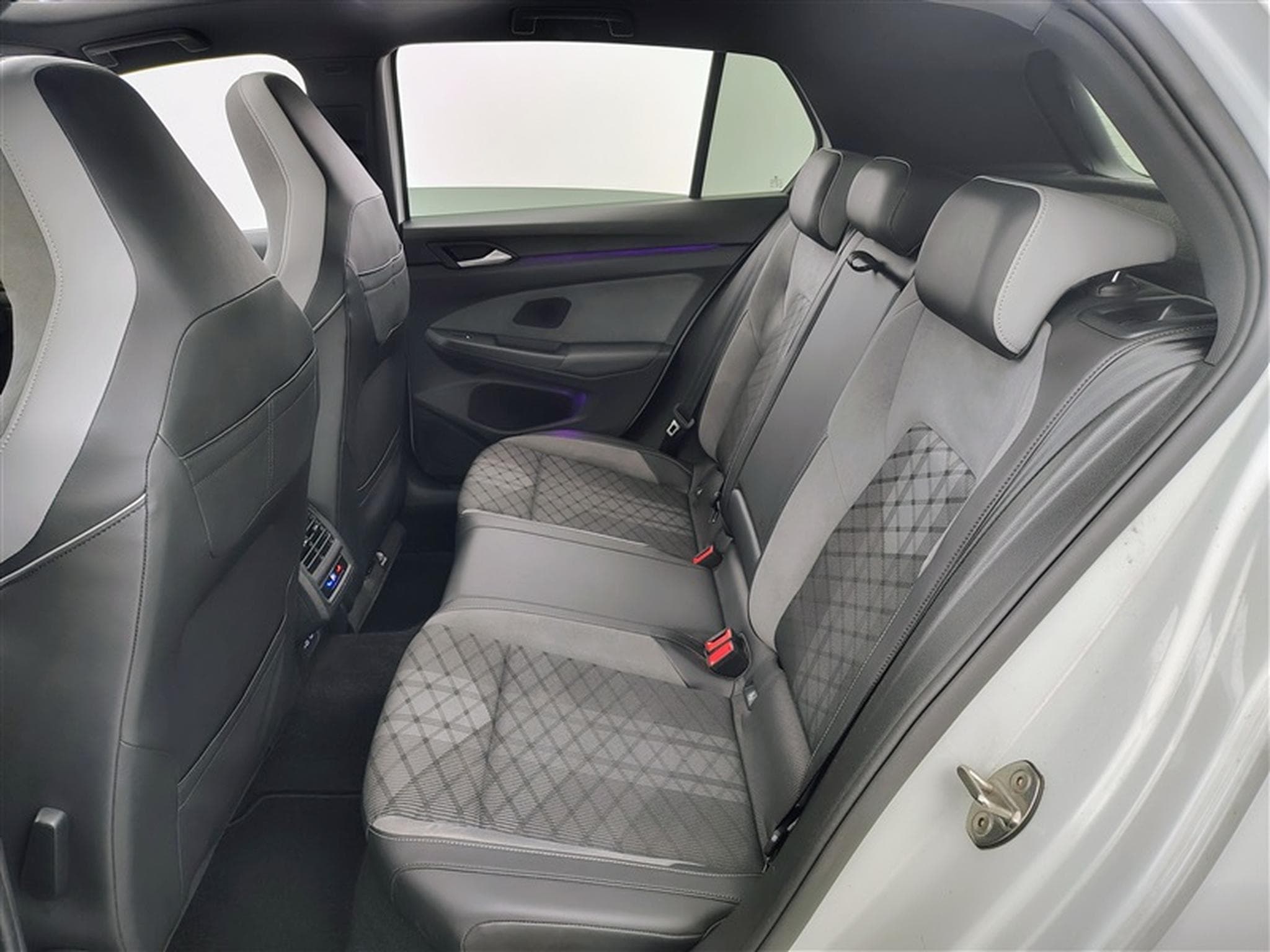 VW Golf 1.5 eTSI 150cv DSG R-Line NAVI / CAMERA / CARPLAY / TO PANO (2024) - Foto 13