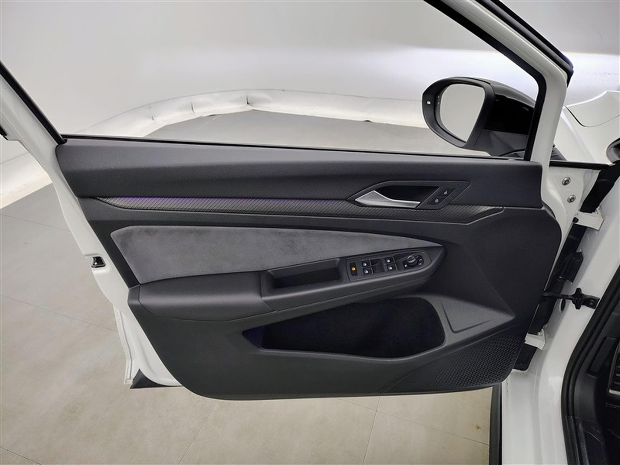 VW Golf 1.5 eTSI 150cv DSG R-Line NAVI / CAMERA / CARPLAY / TO PANO (2024) - Foto 17