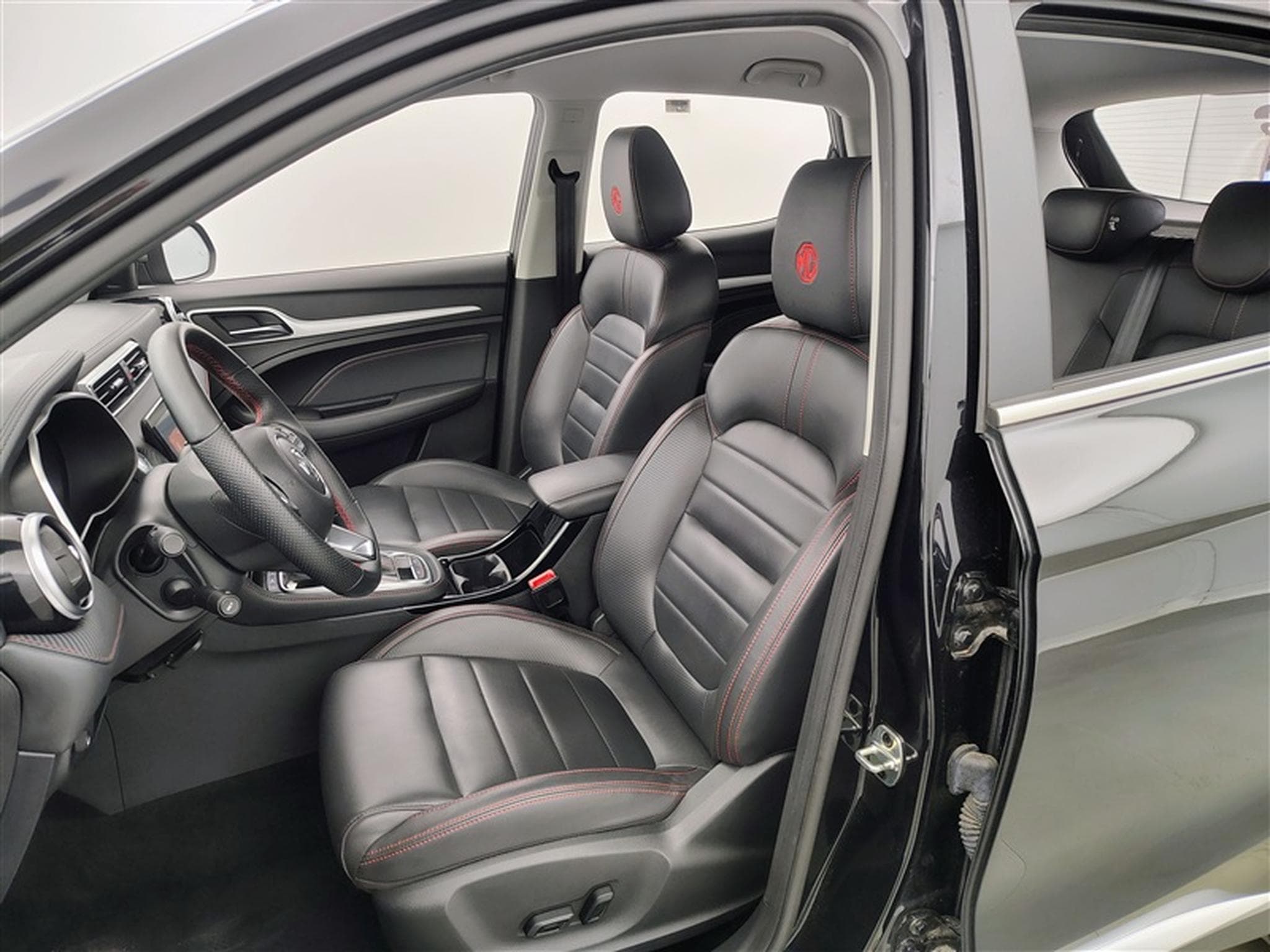 MG ZS 1.0 T-GDi 110cv AUTO Luxury NAVI / FULL LED / CUIR / CAMERA (2024) - Foto 7