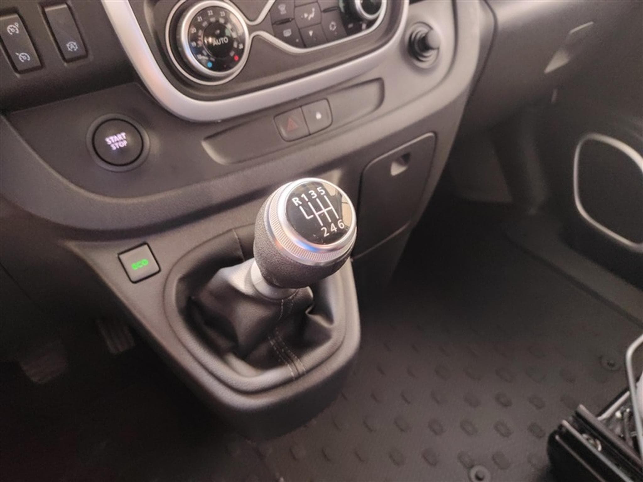 Renault Trafic 2.0 dCi 29 L2H1 Confort (EU6d) (2021) - Foto 11