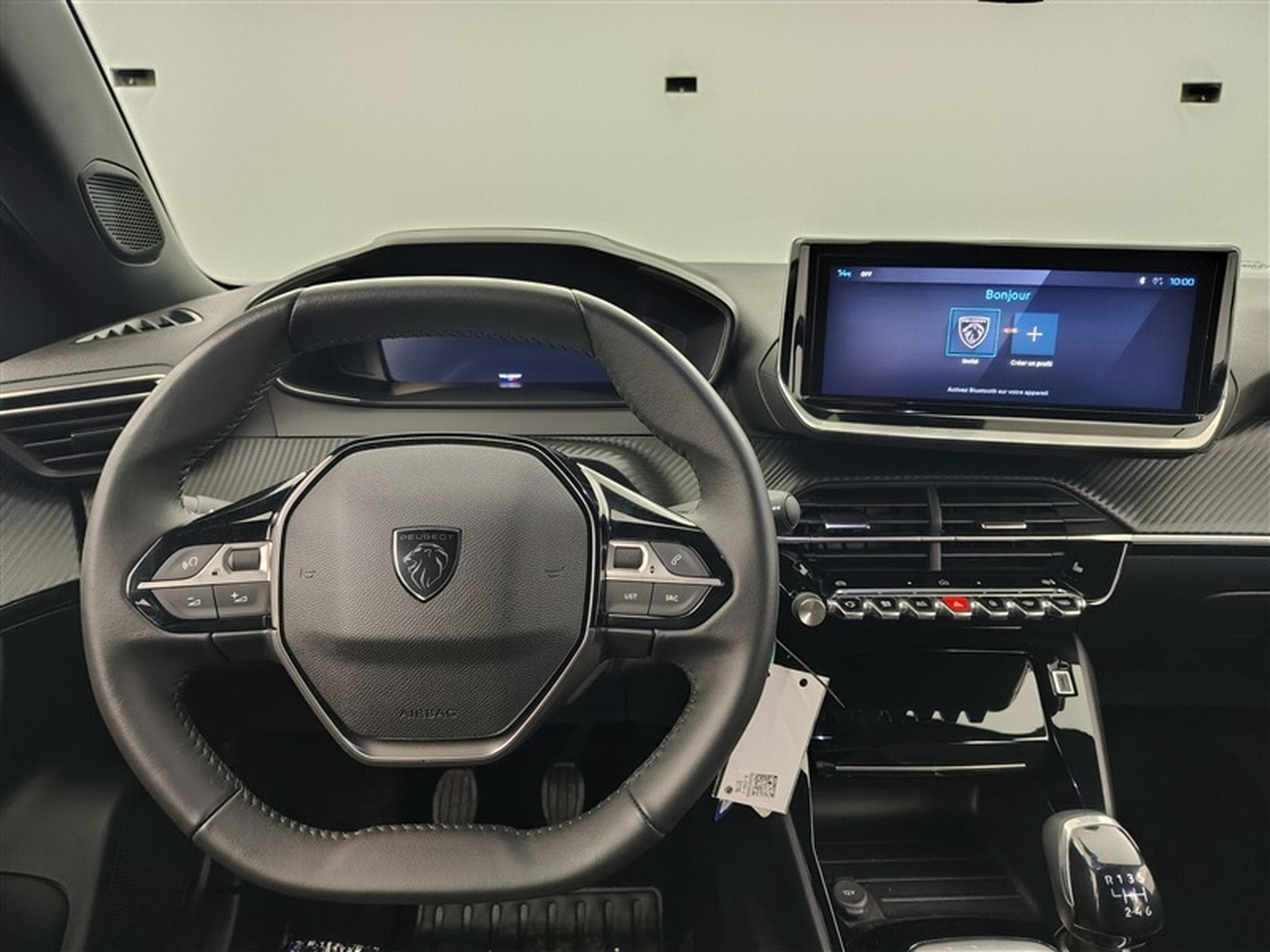 Peugeot 2008 1.2 PureTech Allure NAVI / FULL LED / CARPLAY / S-CUIR (2024) - Foto 9
