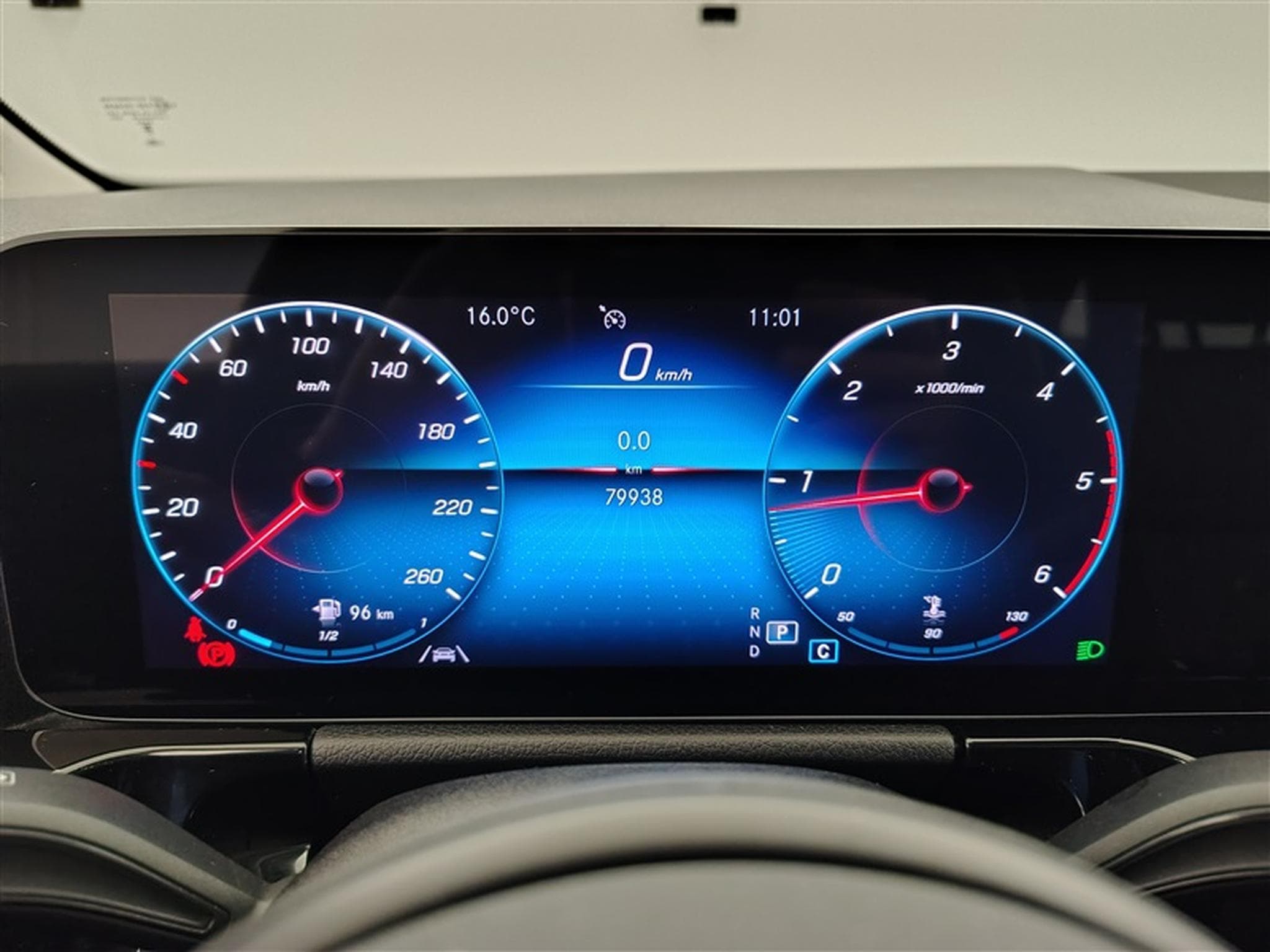 Mercedes GLA 180 180 d Business Line S-CUIR/NAVI/JA17/PDC (2022) - Foto 10