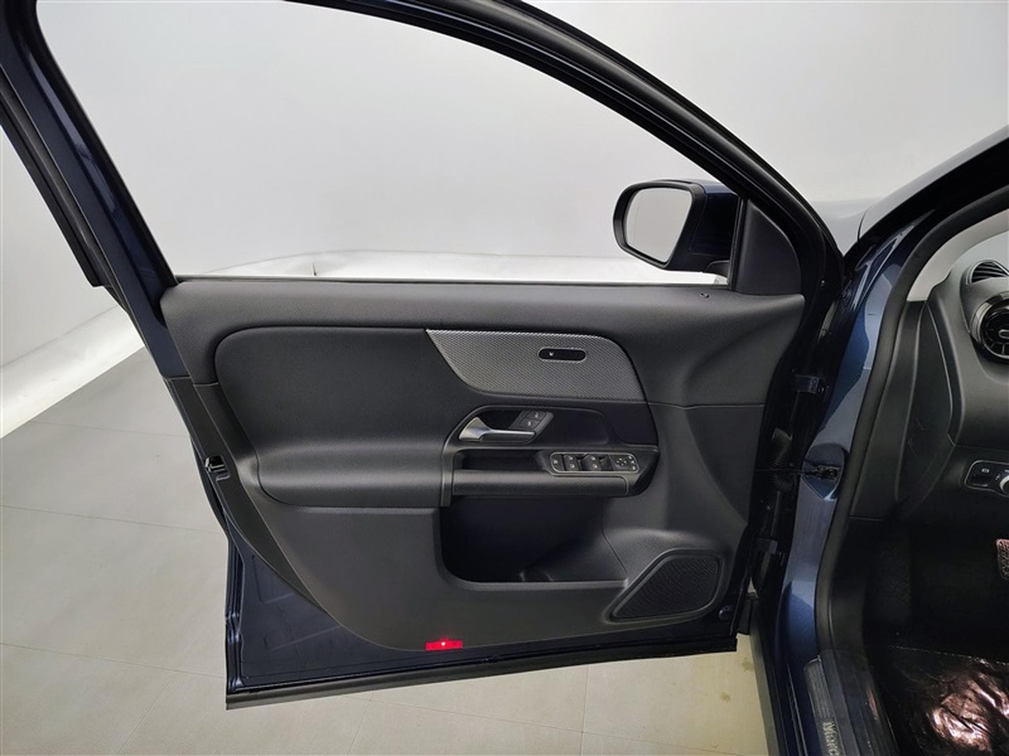 Mercedes GLA 180 180 d Business Line S-CUIR/NAVI/JA17/PDC (2022) - Foto 17