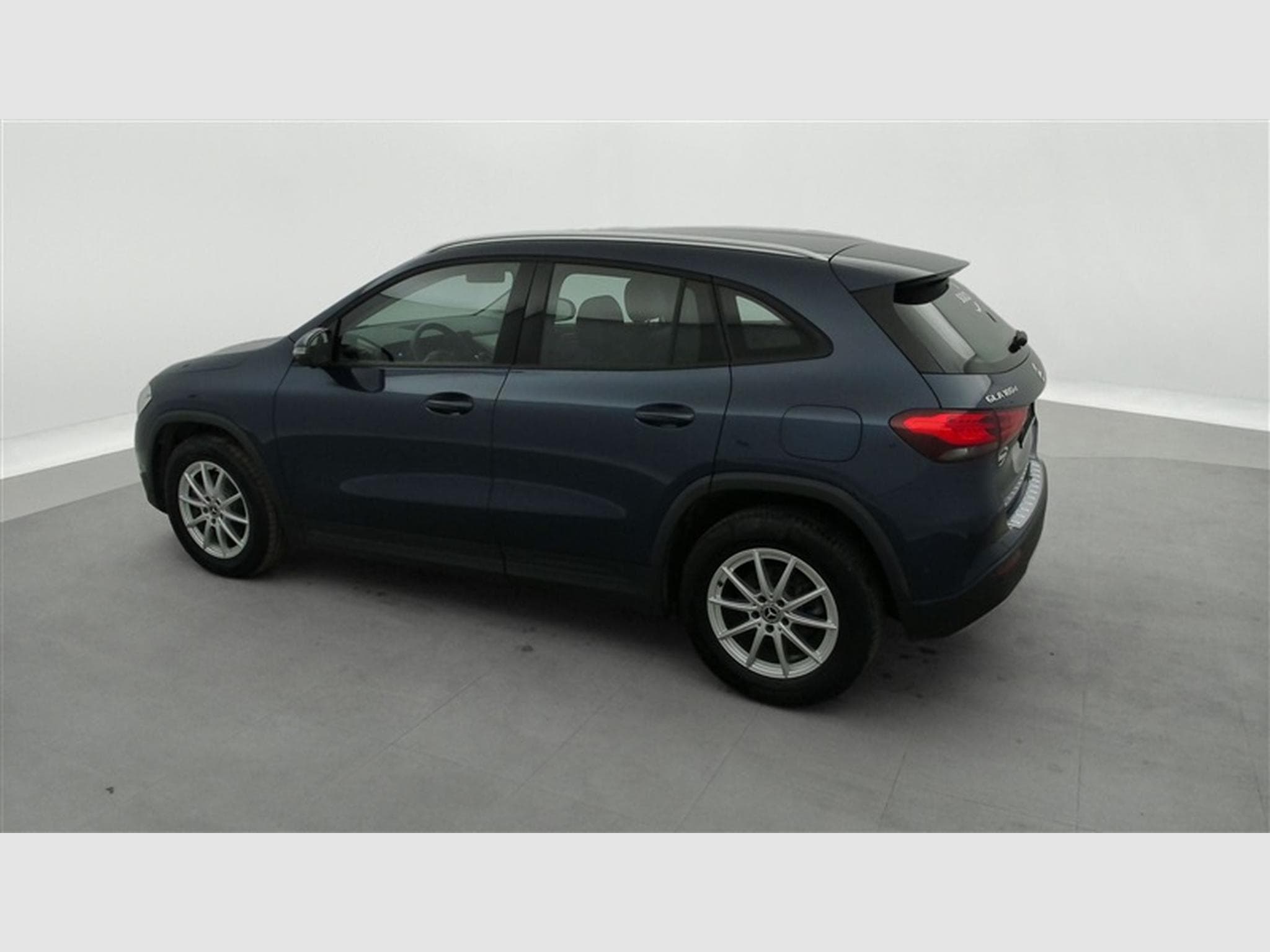Mercedes GLA 180 180 d Business Line S-CUIR/NAVI/JA17/PDC (2022) - Foto 25