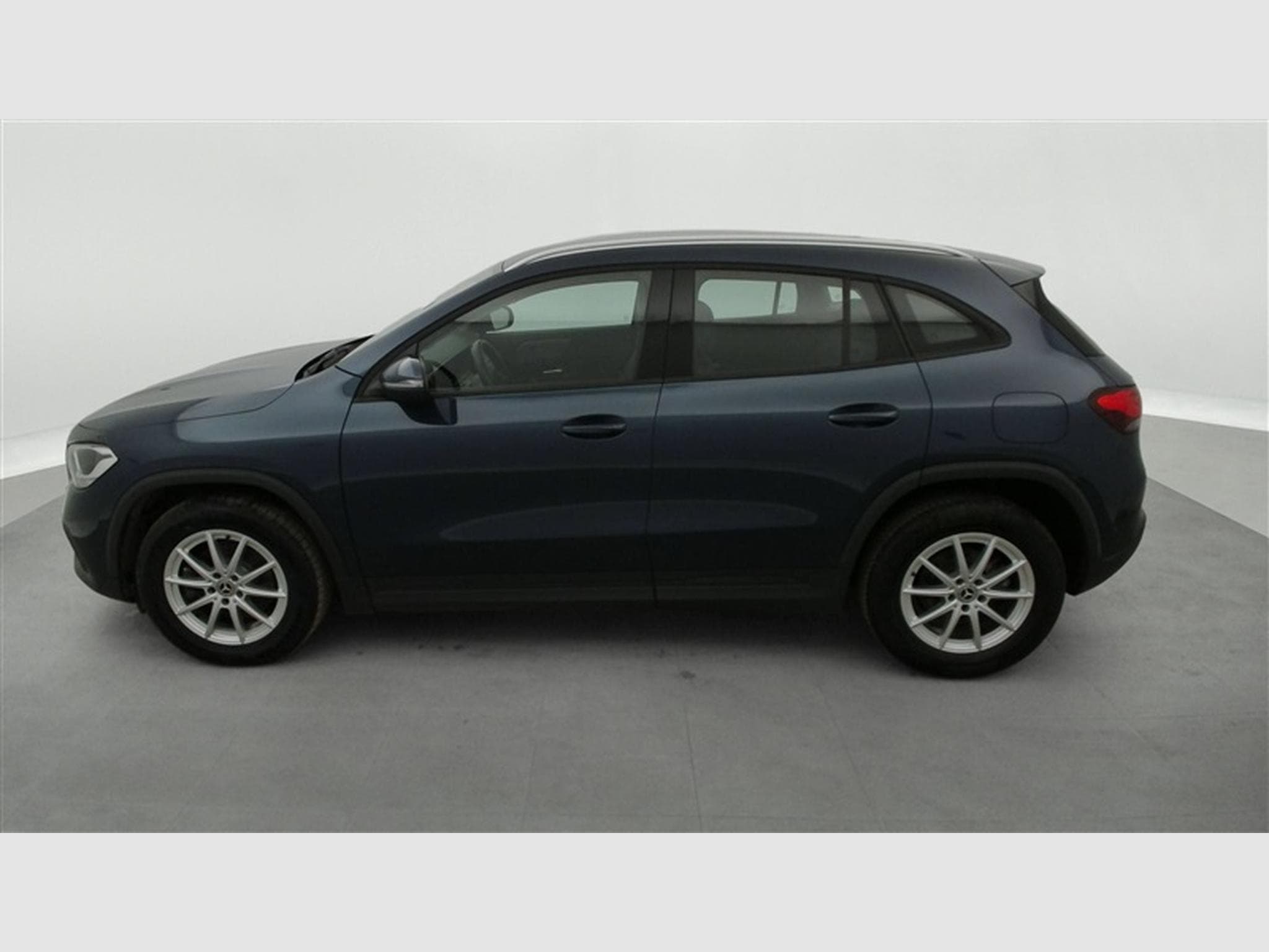 Mercedes GLA 180 180 d Business Line S-CUIR/NAVI/JA17/PDC (2022) - Foto 3
