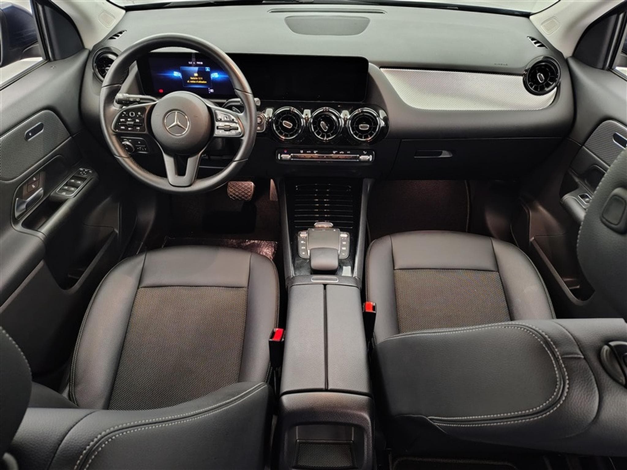 Mercedes GLA 180 180 d Business Line S-CUIR/NAVI/JA17/PDC (2022) - Foto 8
